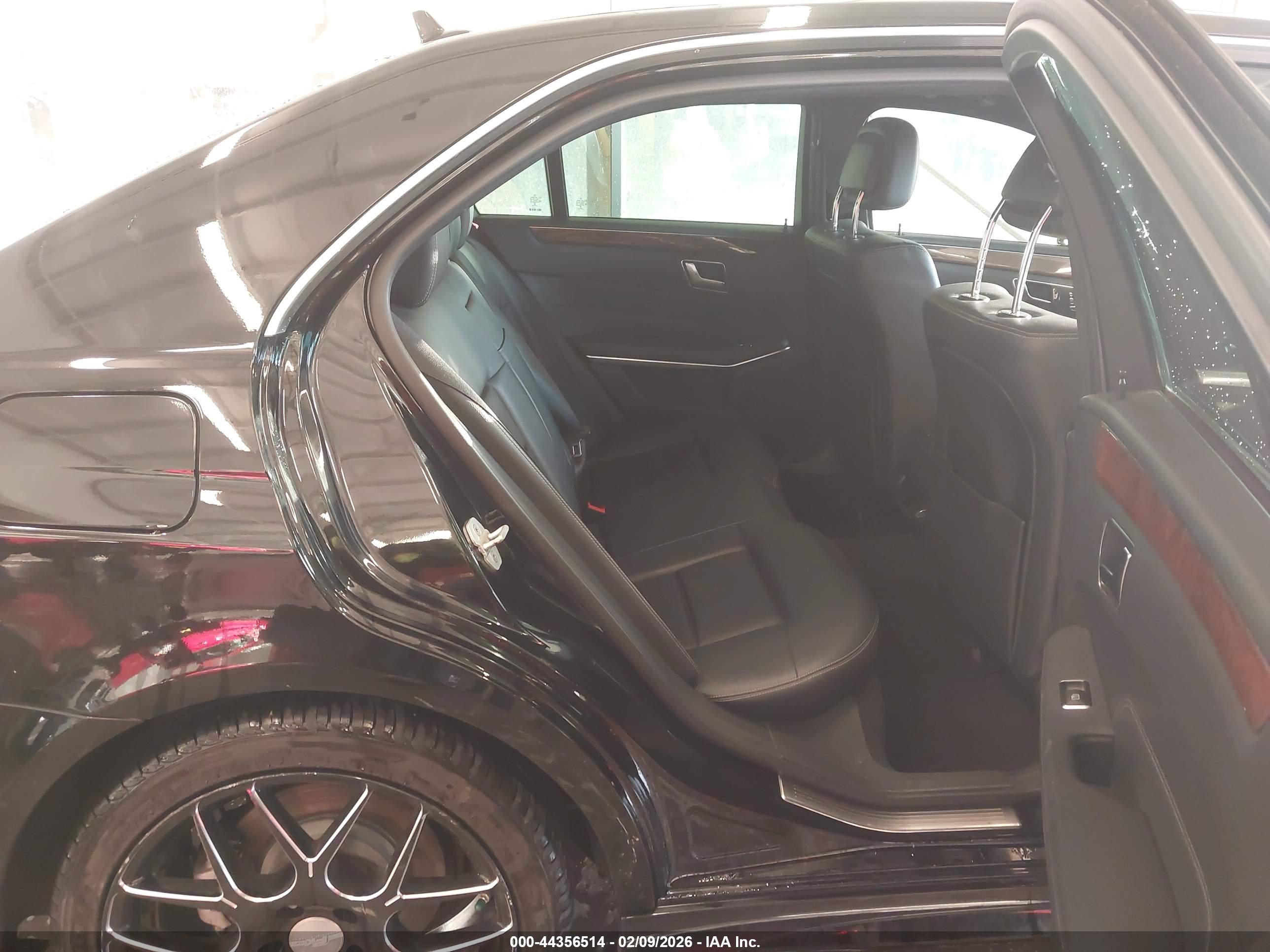 MERCEDES-BENZ E image 8