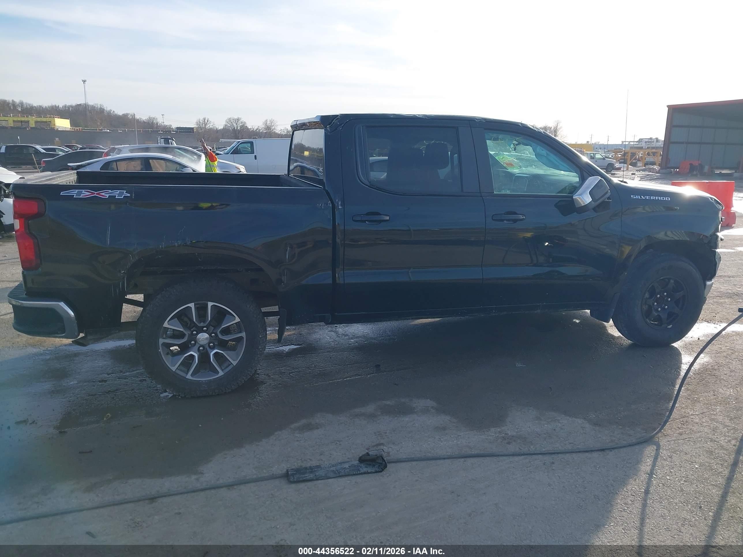 CHEVROLET SILVERADO image 6