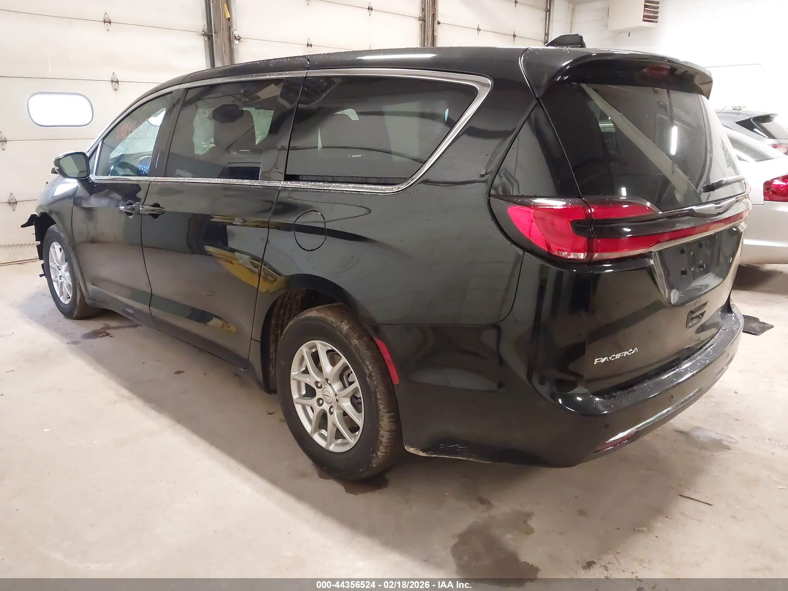 CHRYSLER PACIFICA image 3