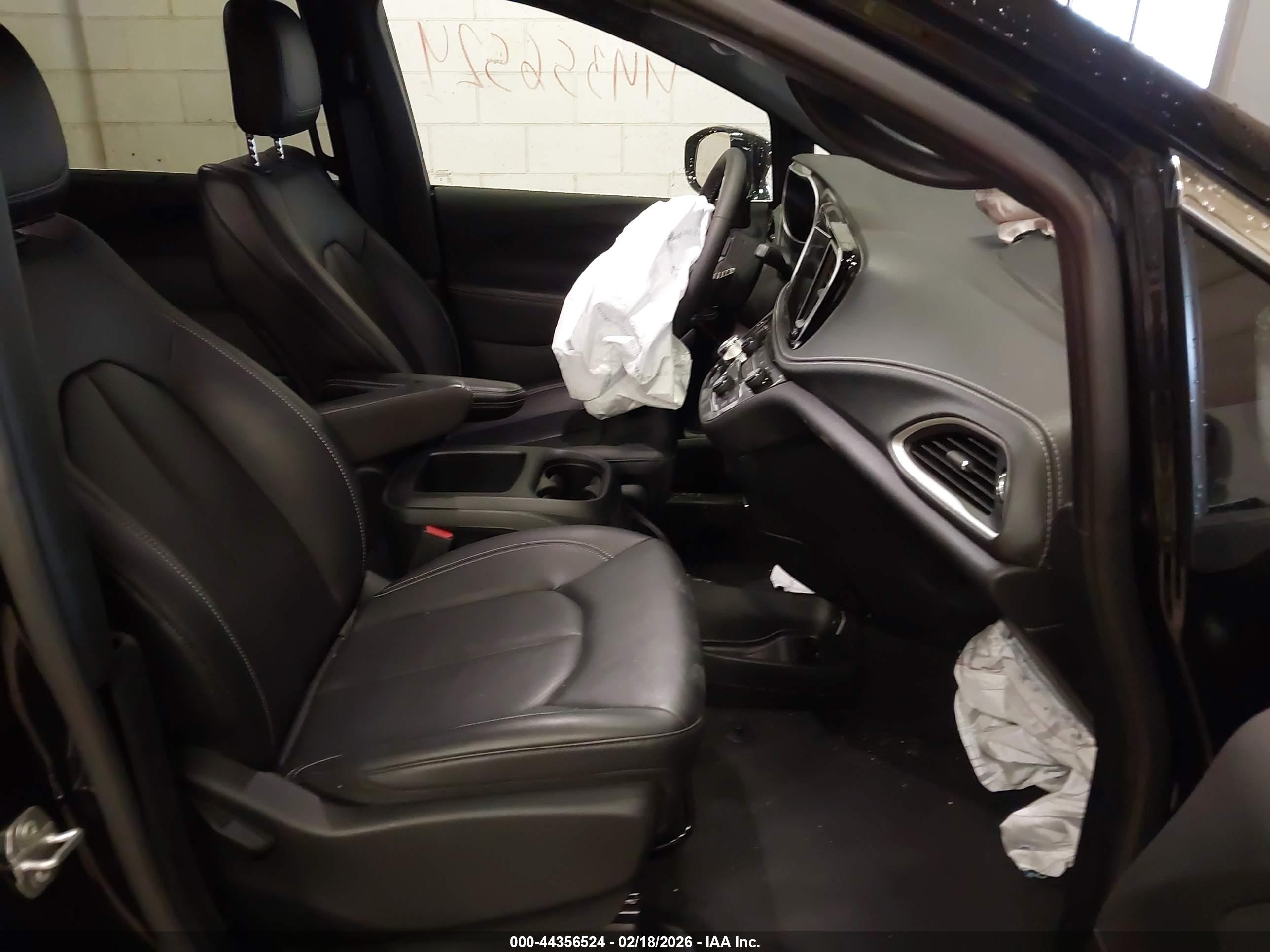 CHRYSLER PACIFICA image 5