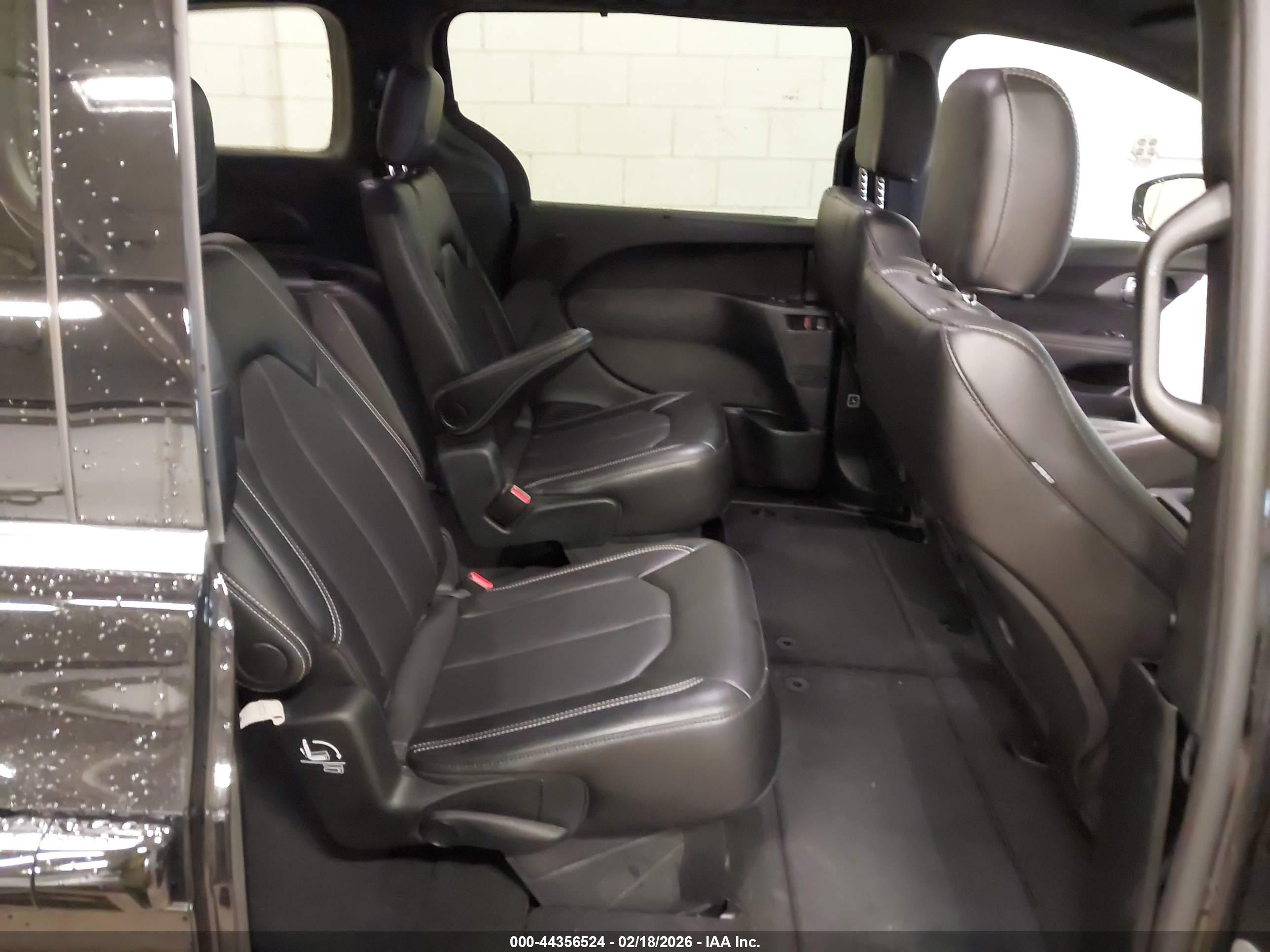 CHRYSLER PACIFICA image 8