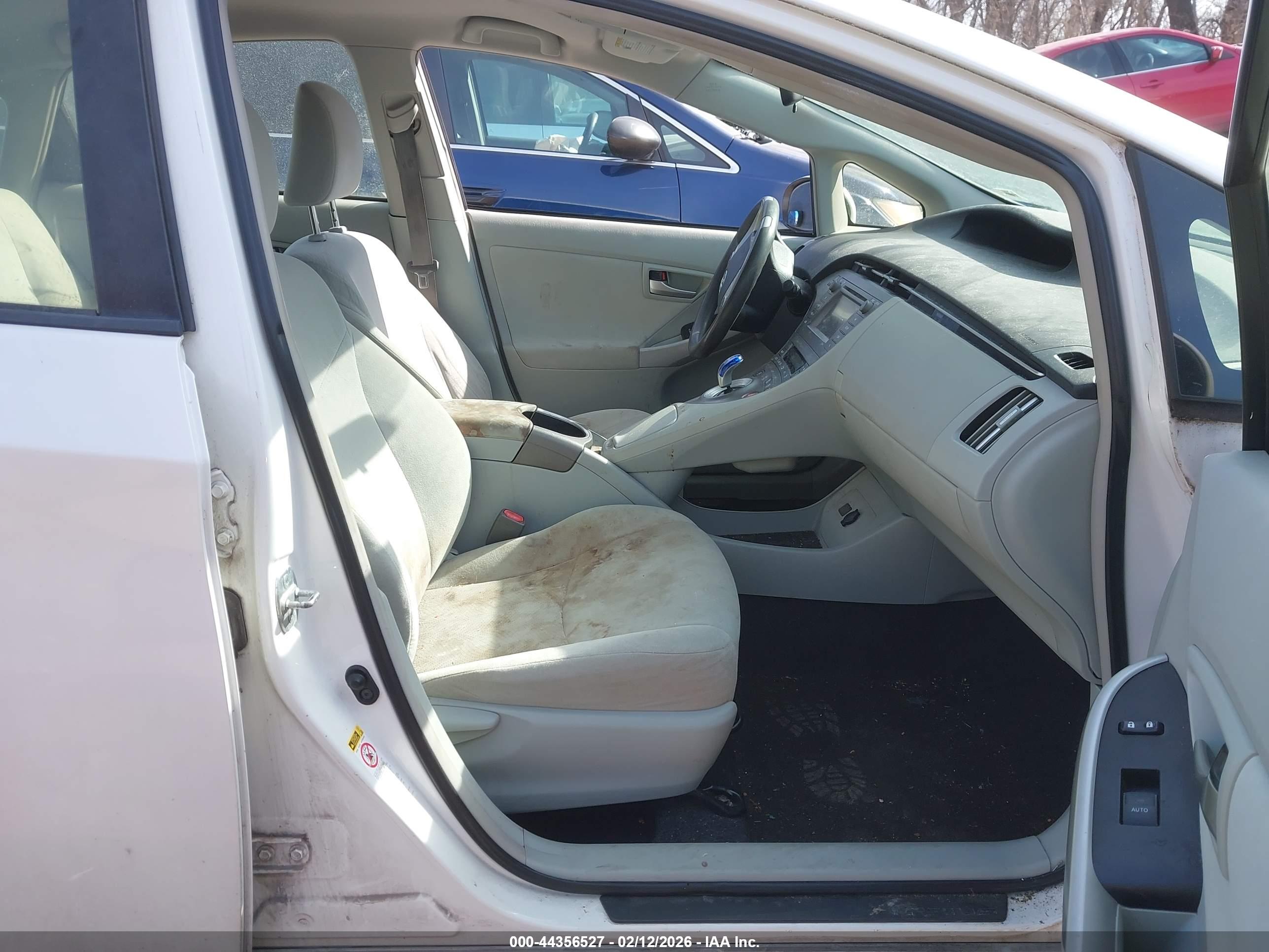 TOYOTA PRIUS image 5