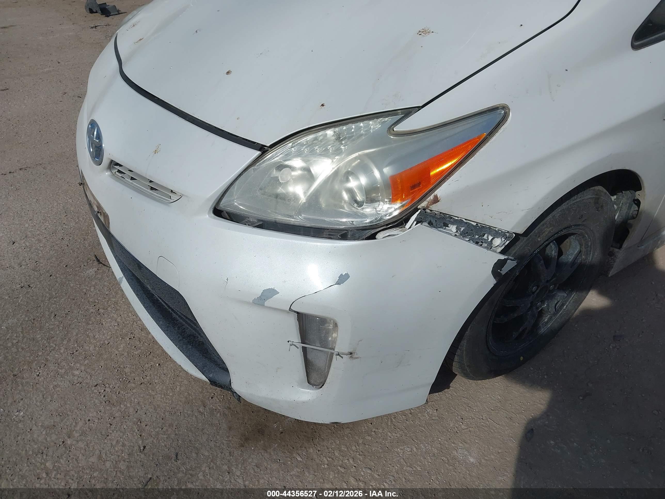 TOYOTA PRIUS image 6