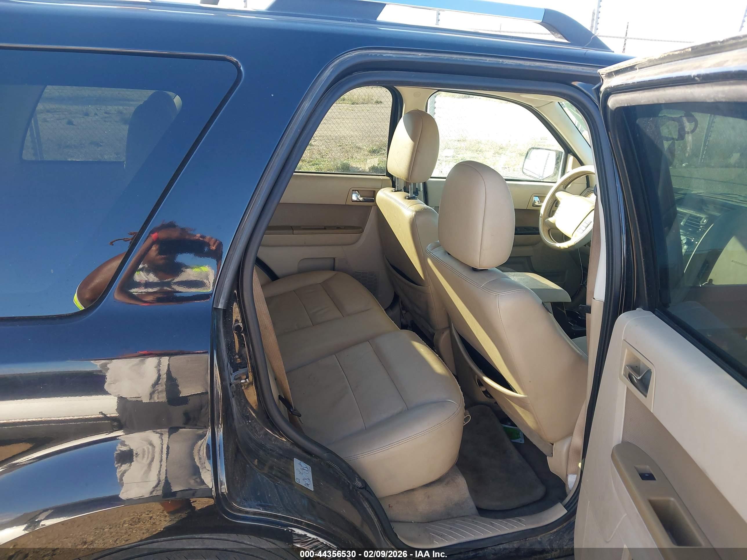 FORD ESCAPE image 8