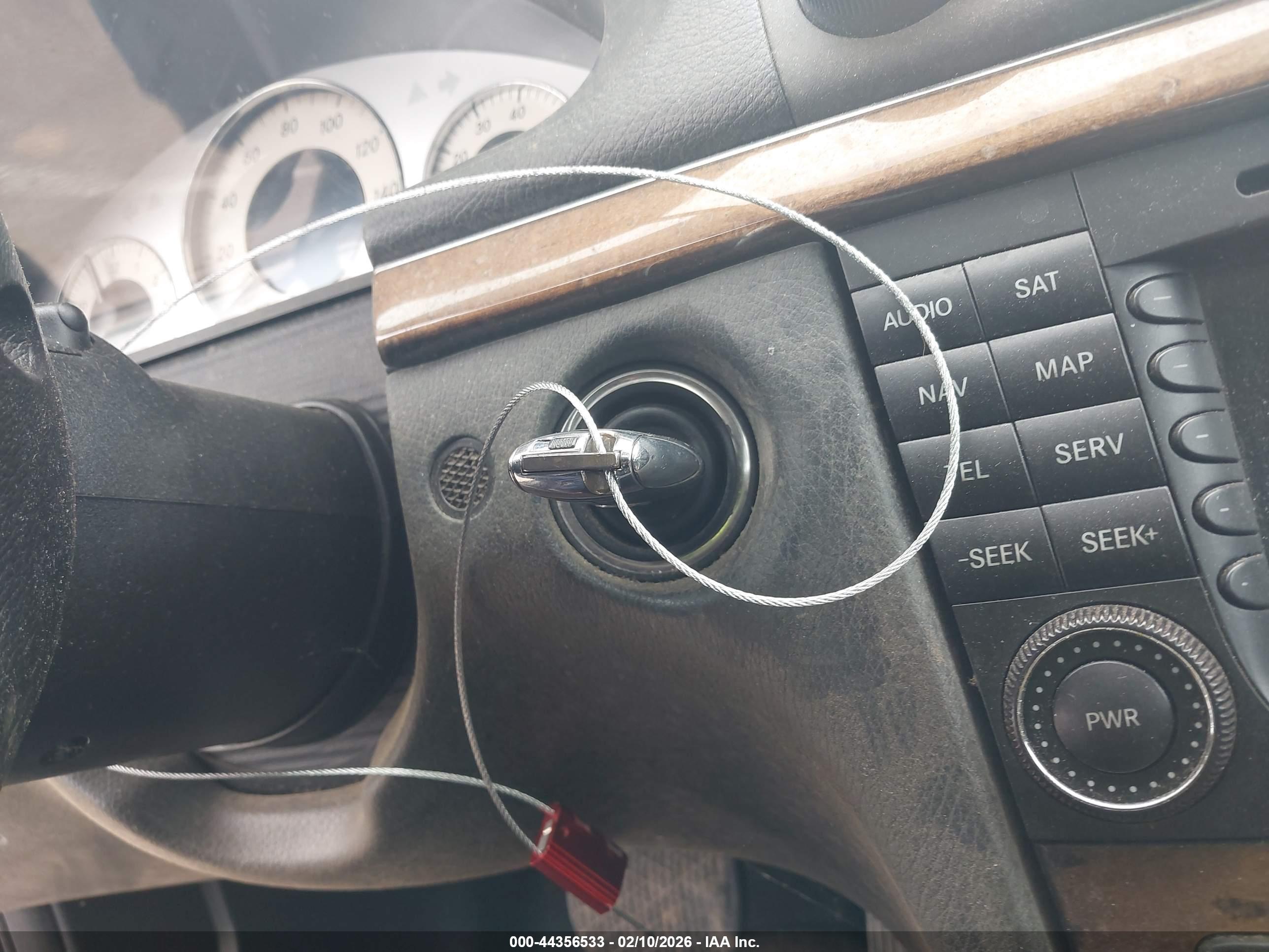 MERCEDES-BENZ E image 11