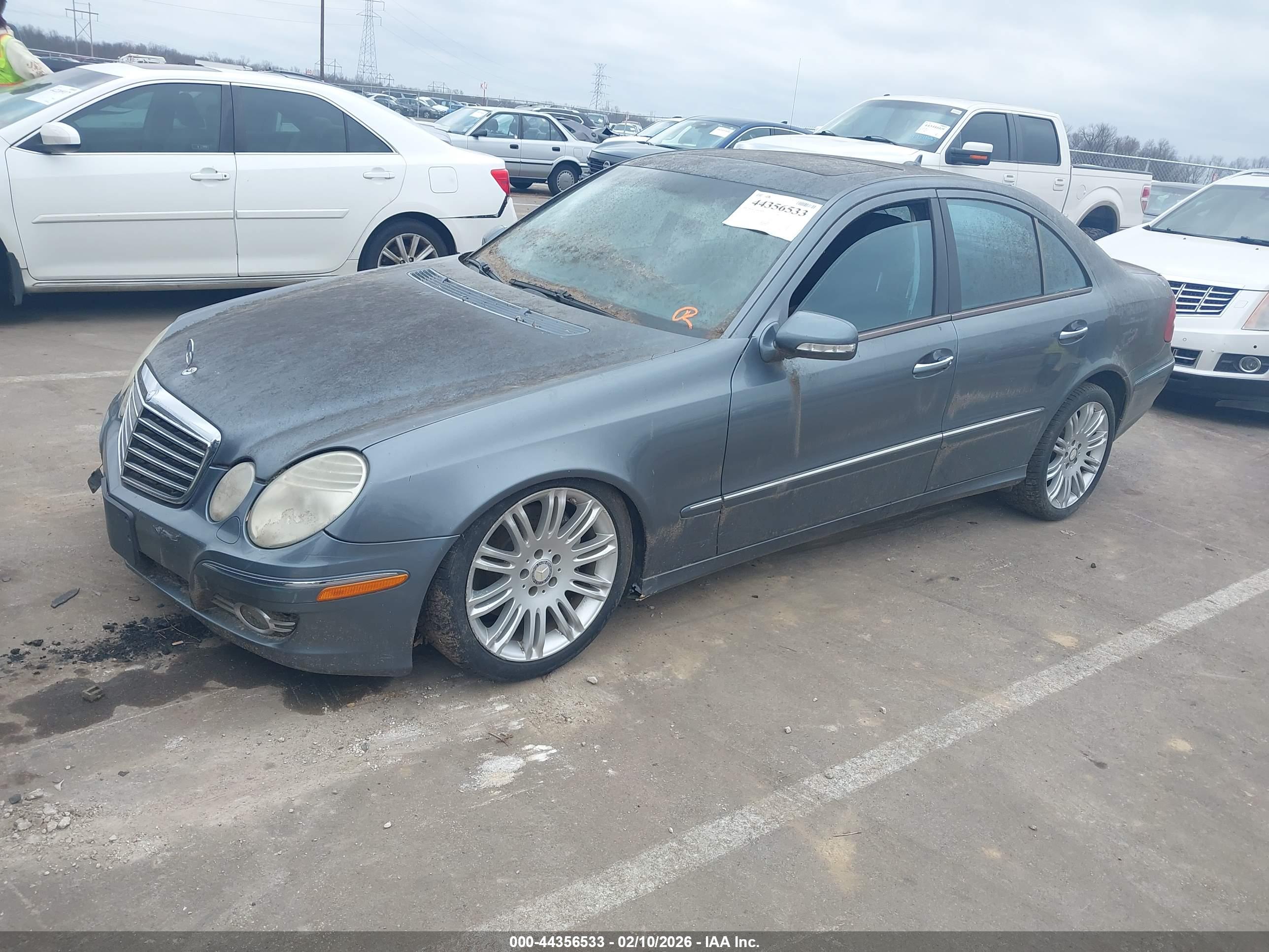 MERCEDES-BENZ E image 2