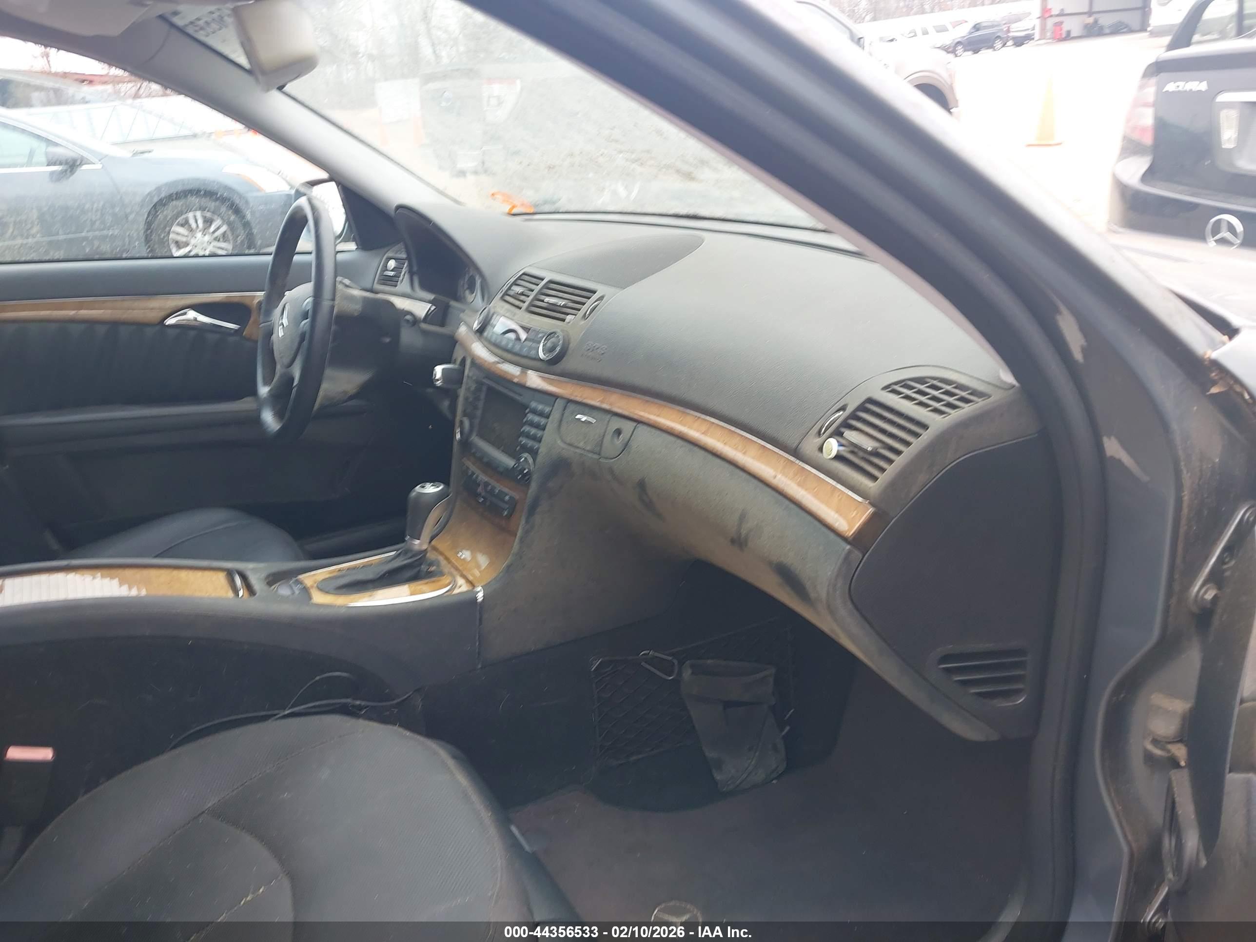 MERCEDES-BENZ E image 5
