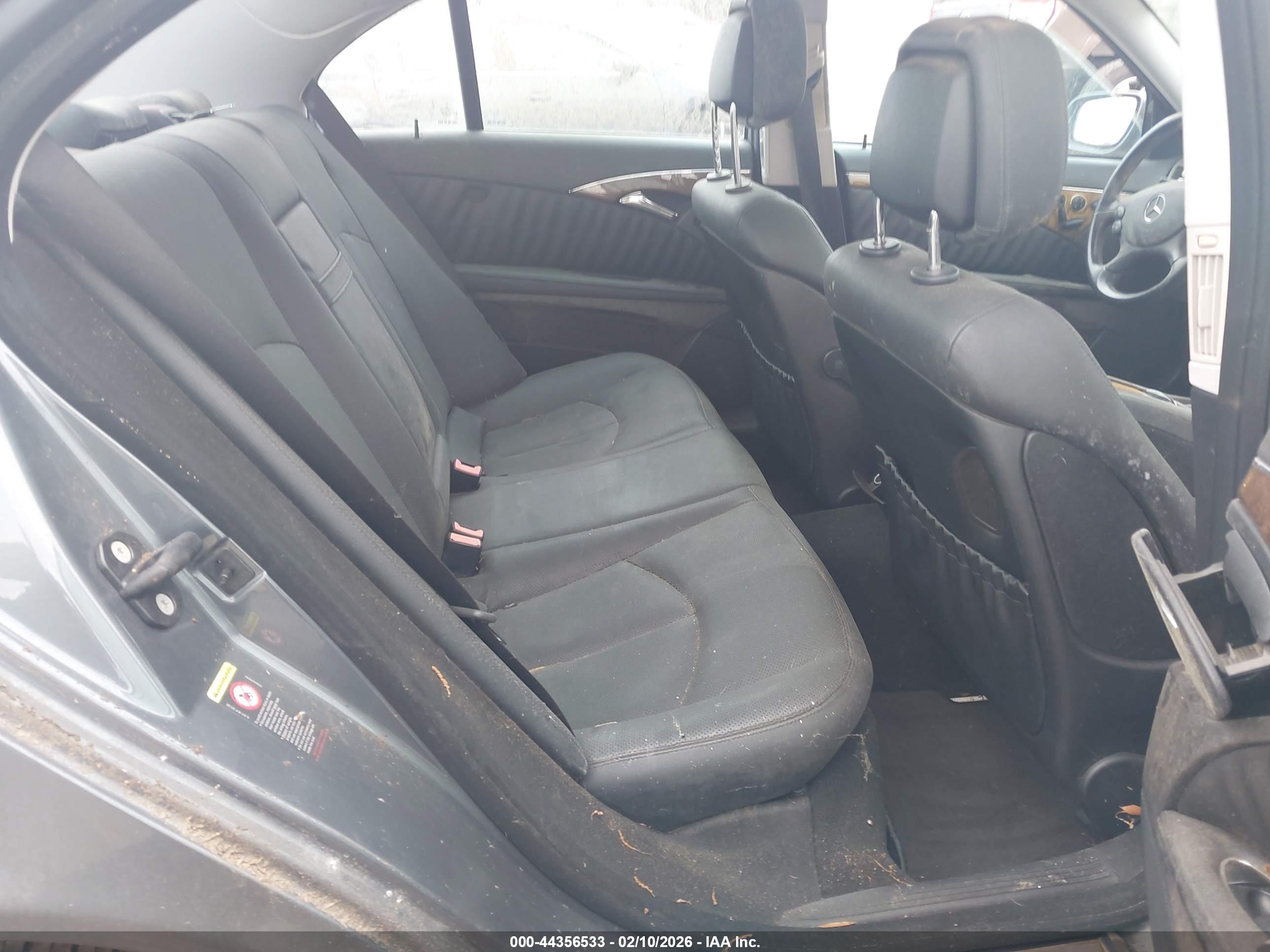 MERCEDES-BENZ E image 8