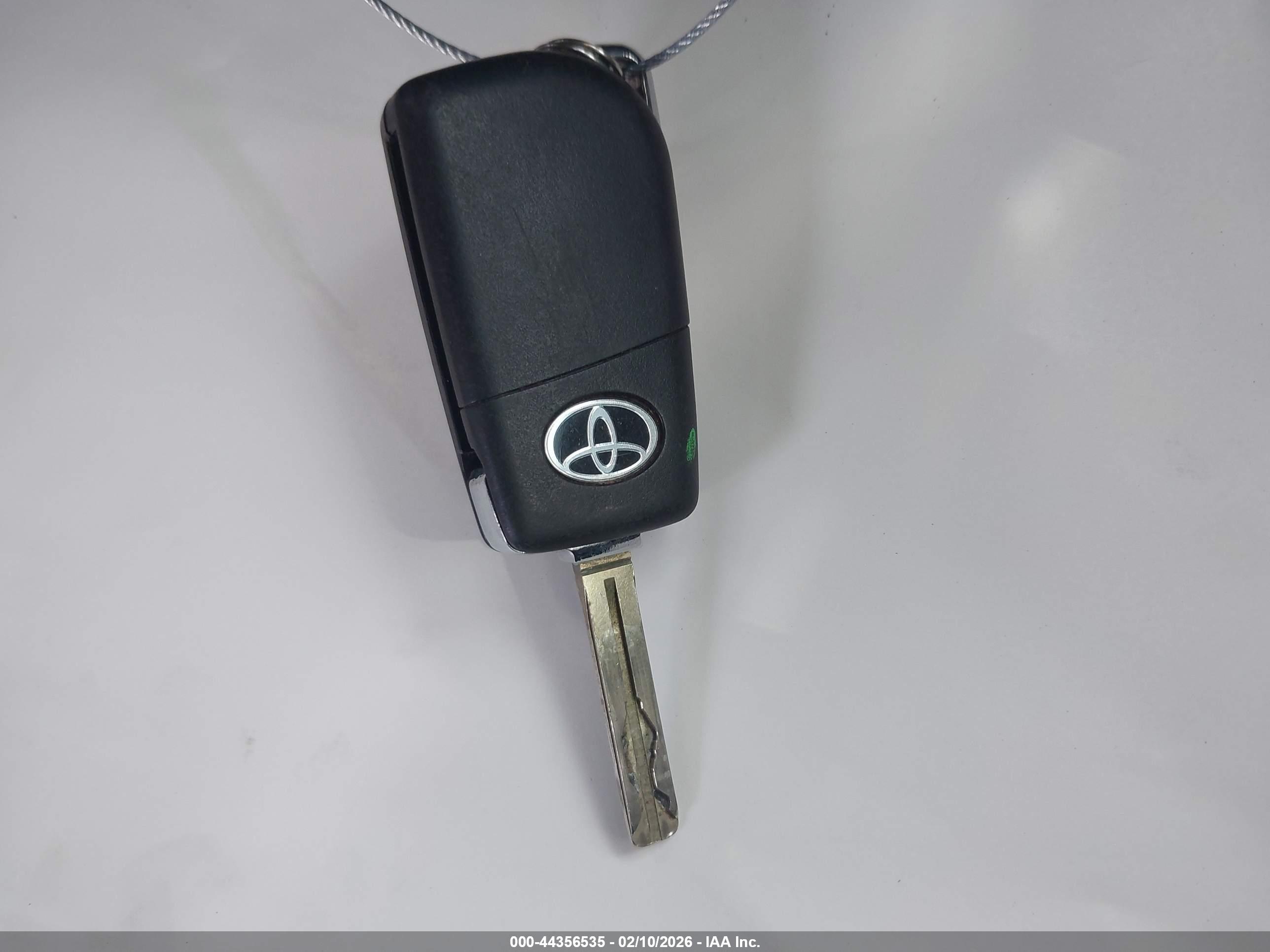 TOYOTA RAV4 image 11