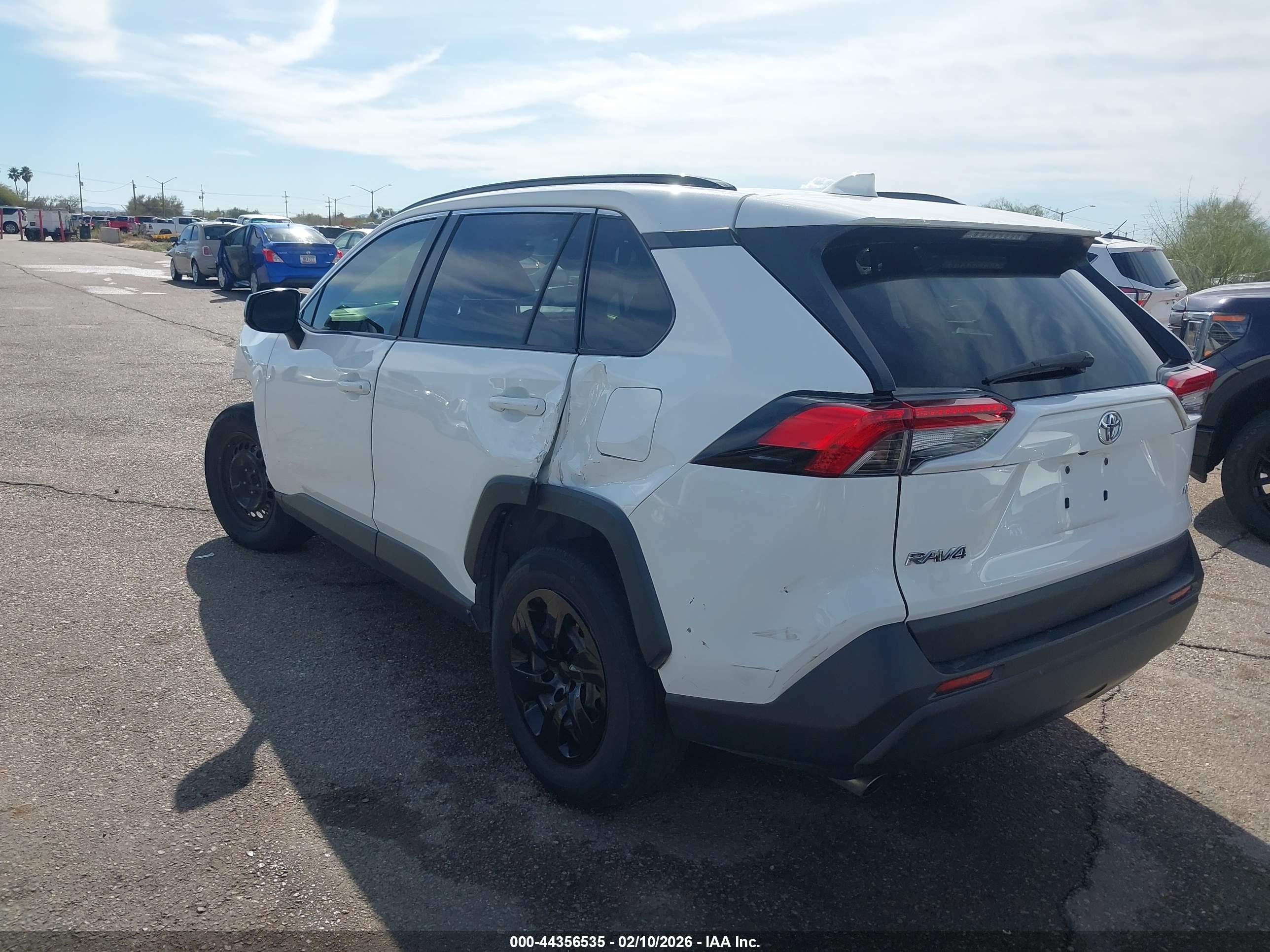 TOYOTA RAV4 image 3