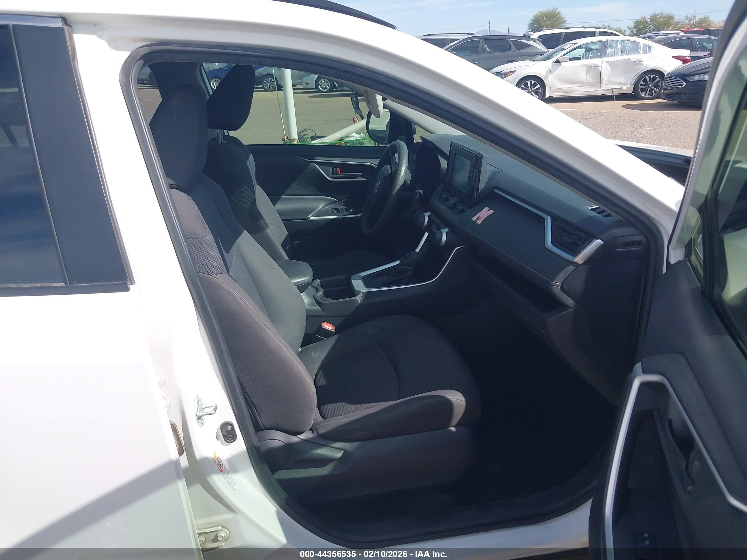 TOYOTA RAV4 image 5