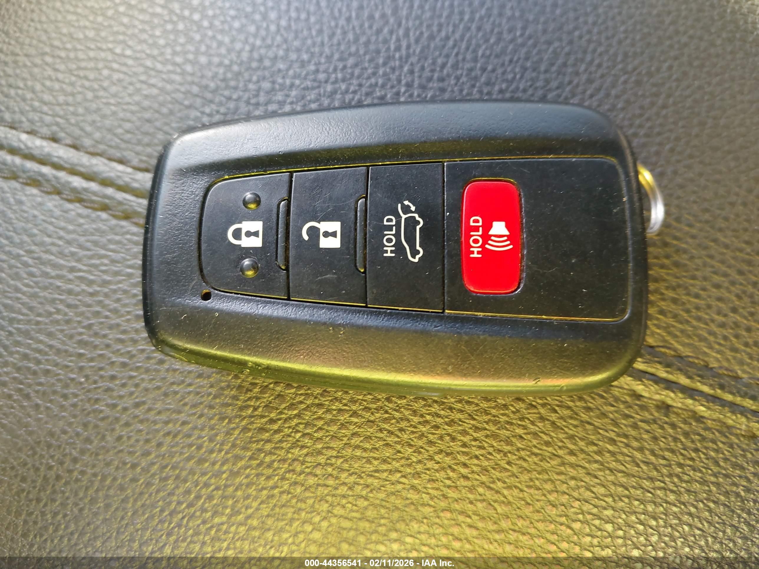 TOYOTA RAV4 image 11