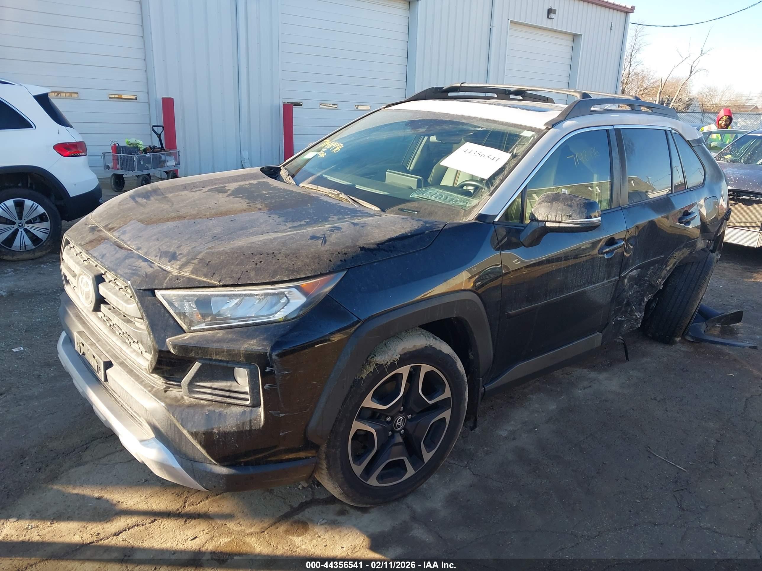 TOYOTA RAV4 image 2