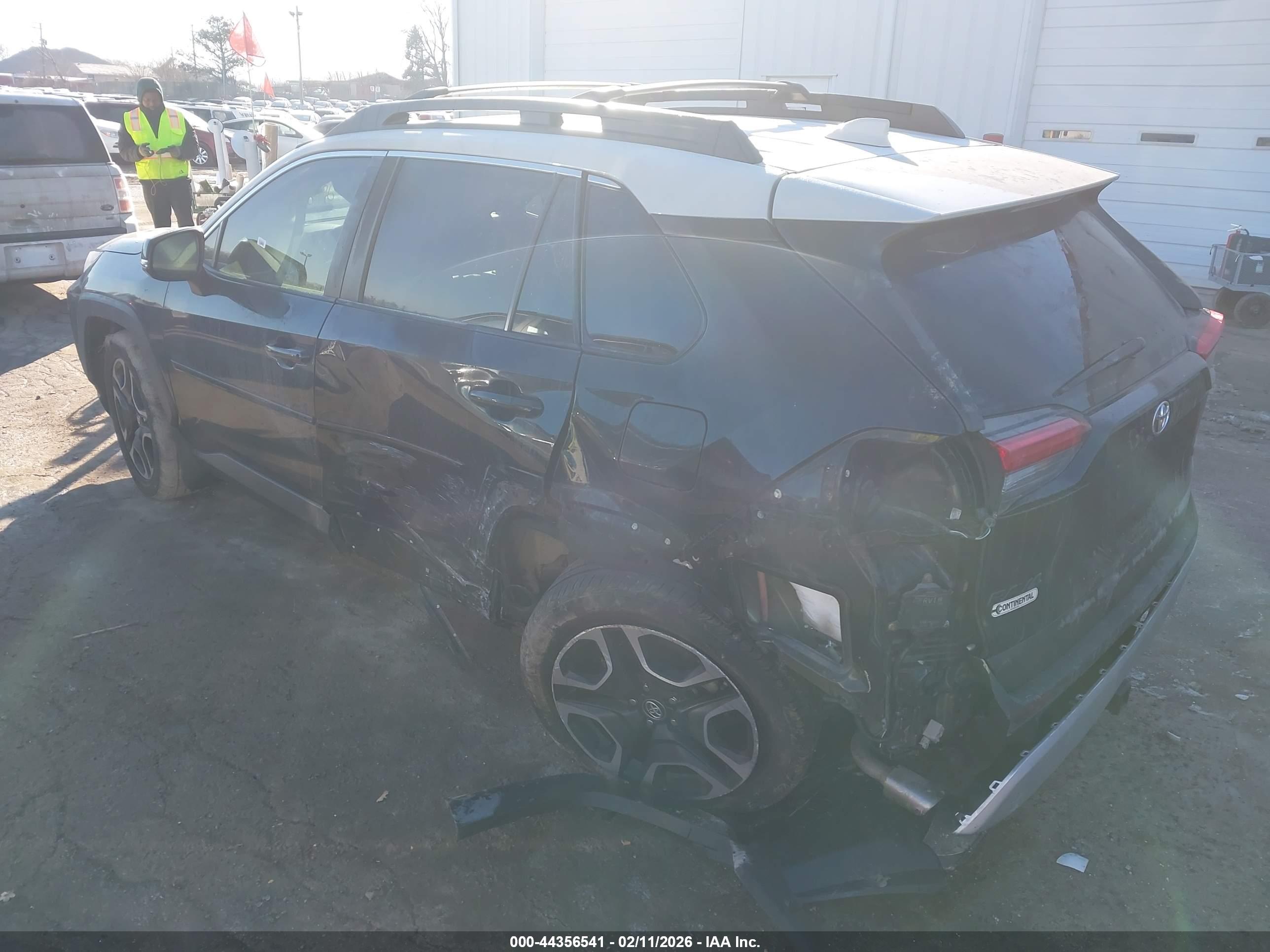 TOYOTA RAV4 image 3
