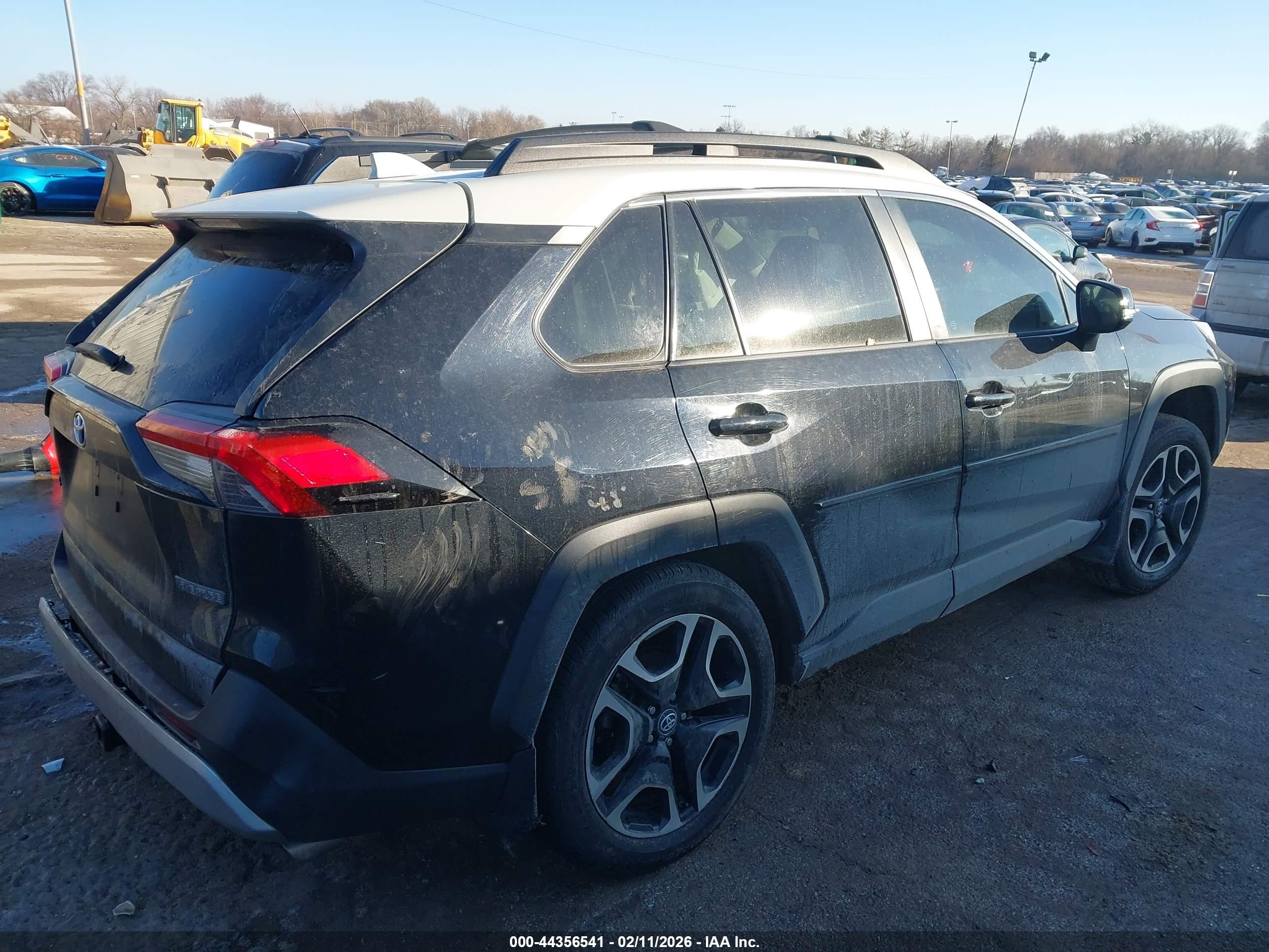 TOYOTA RAV4 image 4