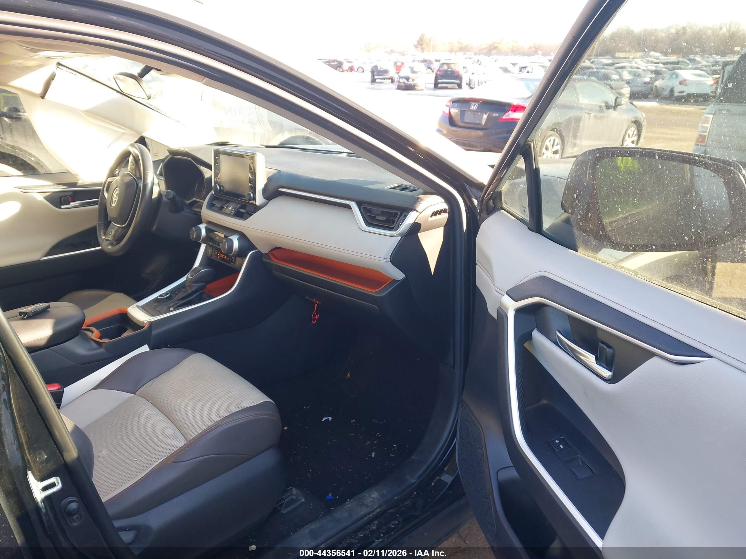 TOYOTA RAV4 image 5