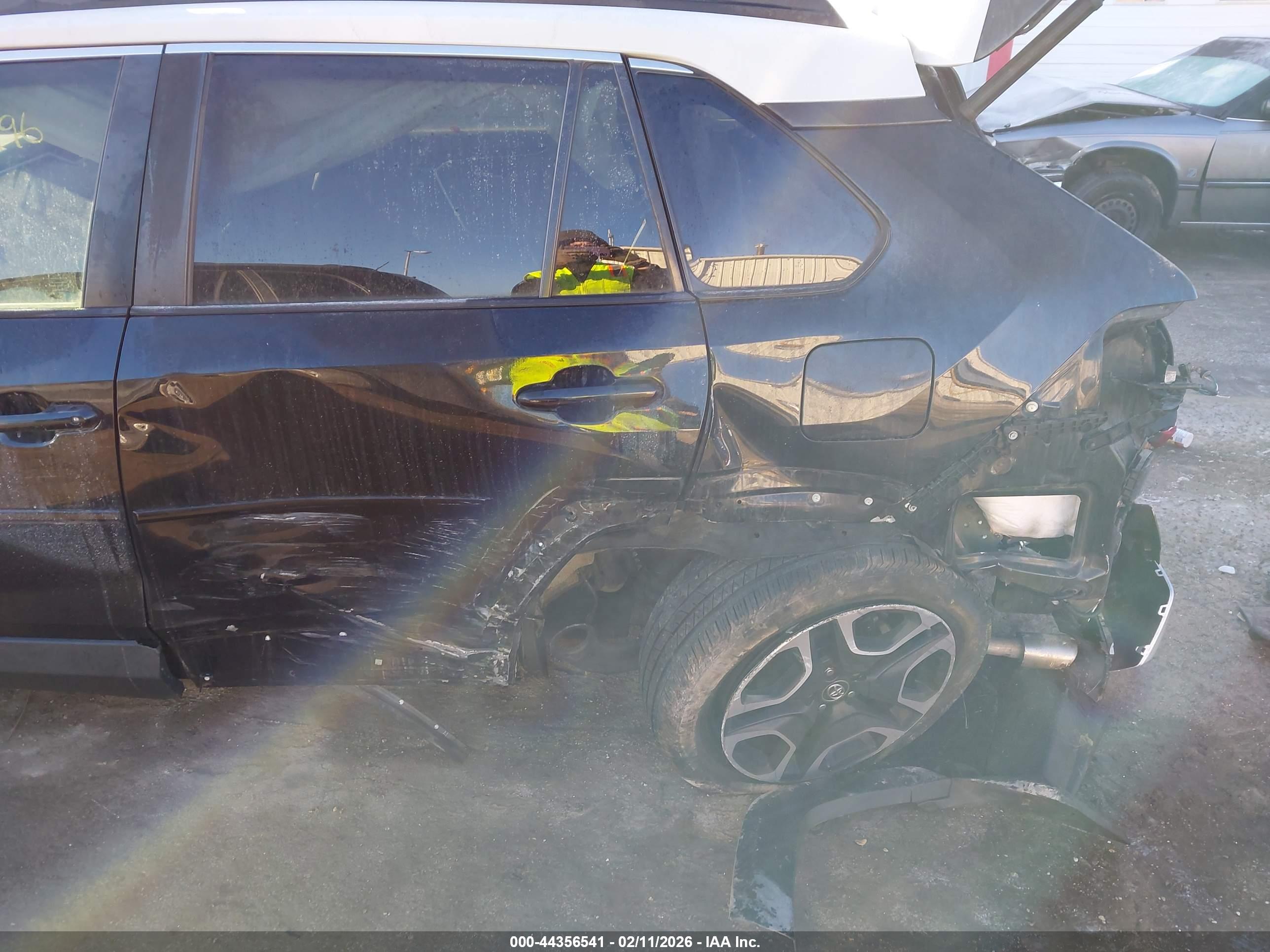 TOYOTA RAV4 image 6