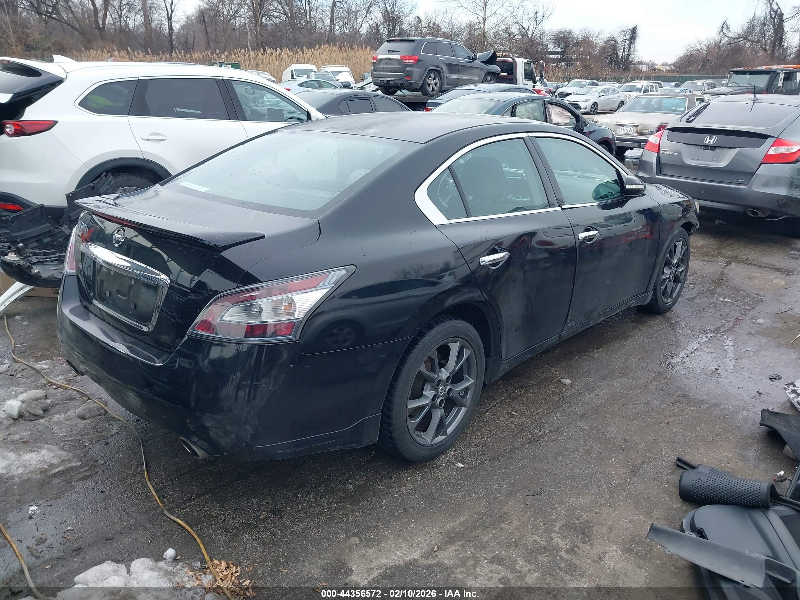 NISSAN MAXIMA image 4