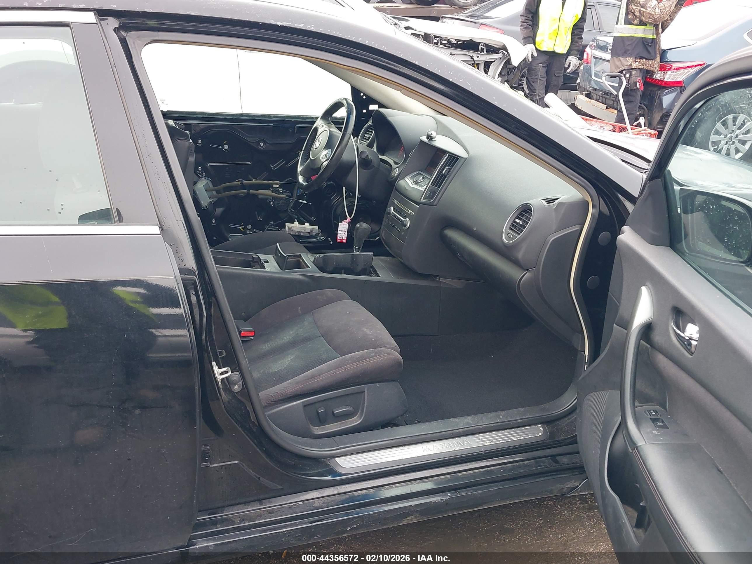 NISSAN MAXIMA image 5