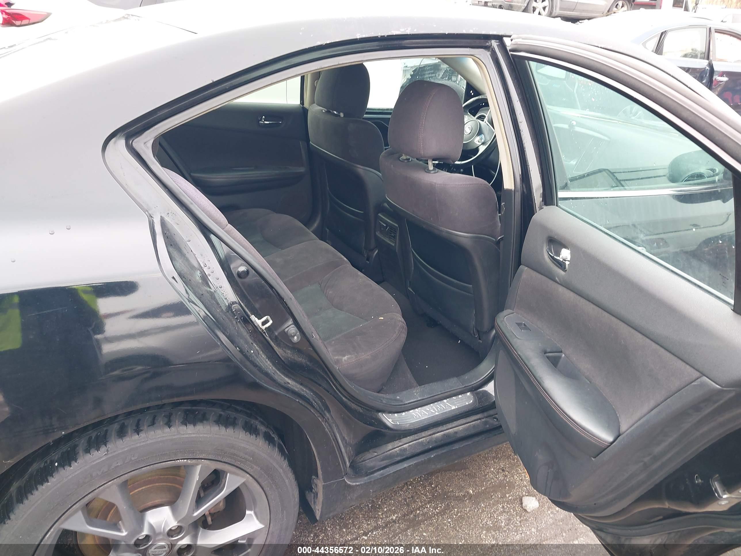 NISSAN MAXIMA image 8