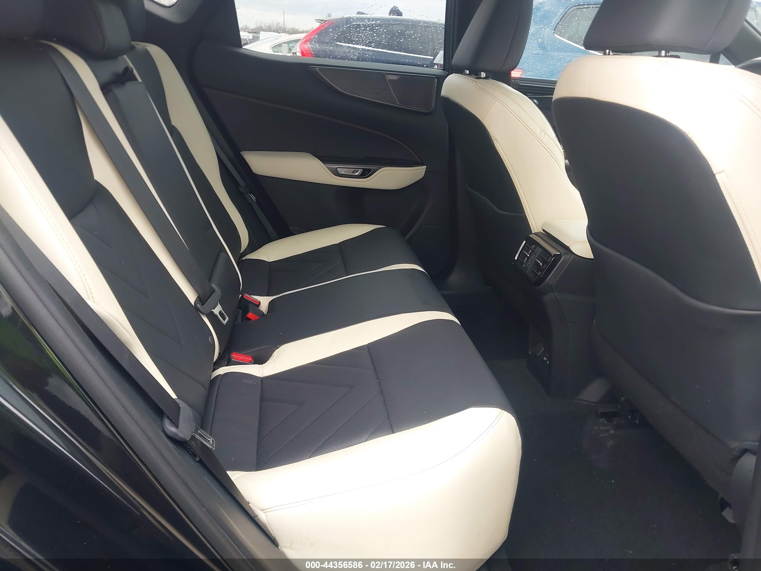 LEXUS NX image 8