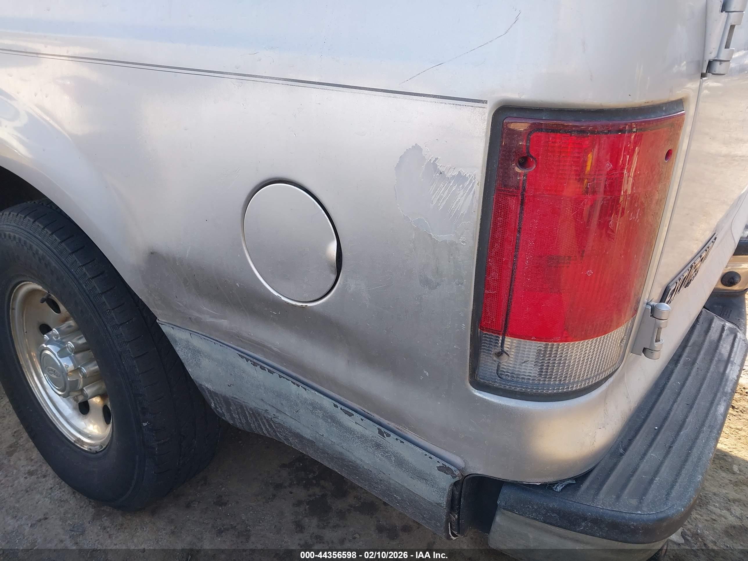 FORD EXCURSION image 6
