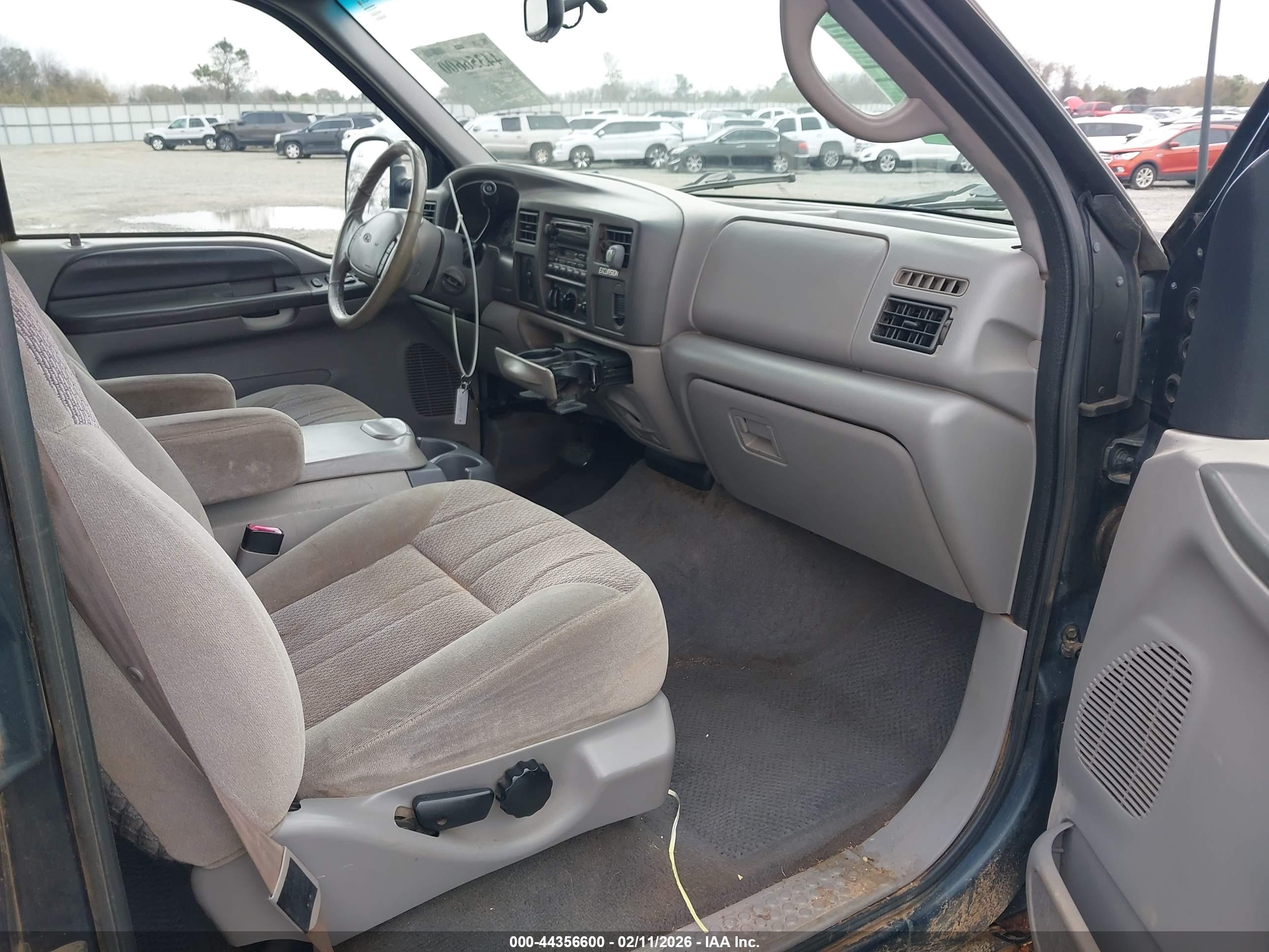 FORD EXCURSION image 5