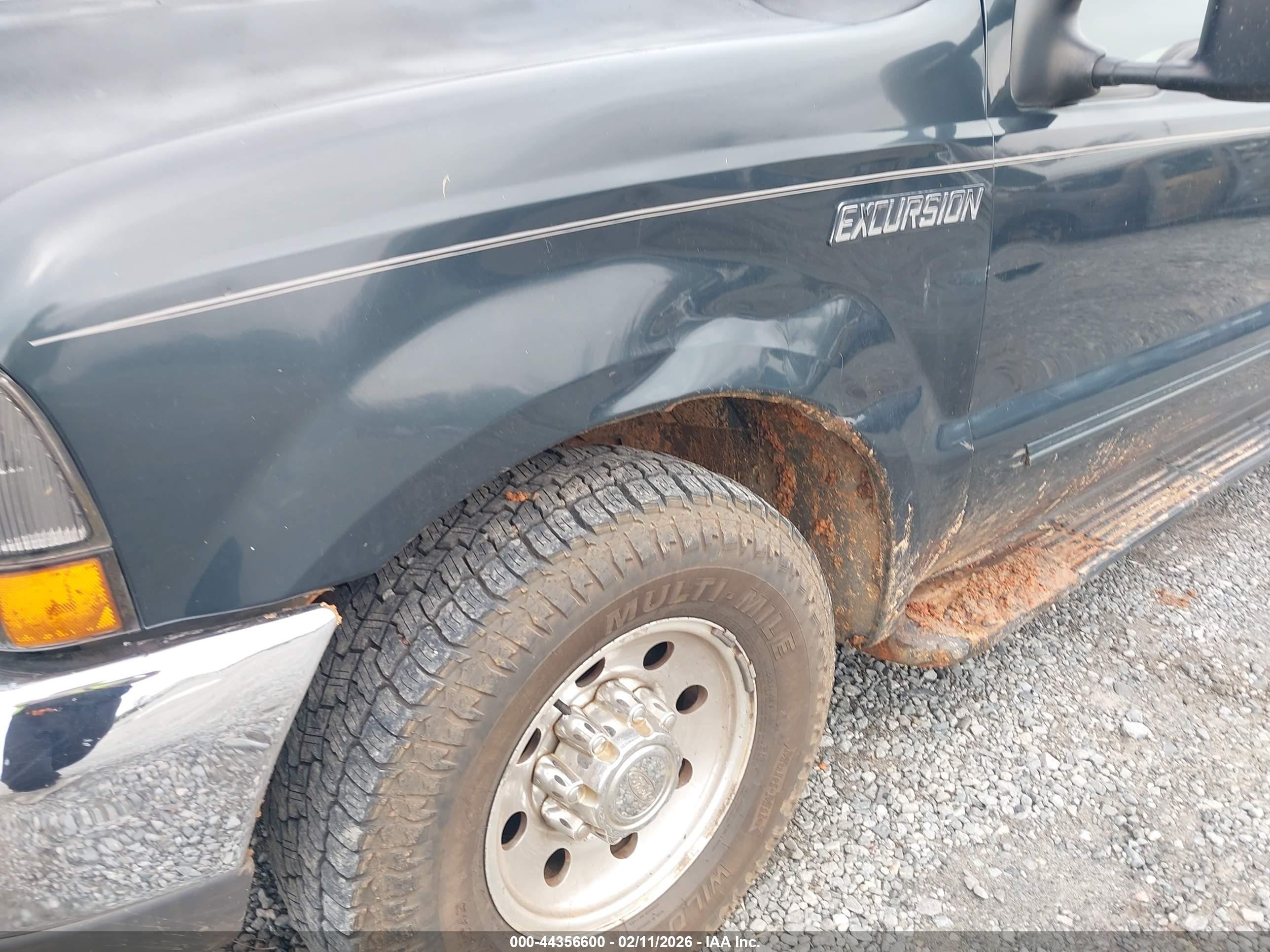 FORD EXCURSION image 6