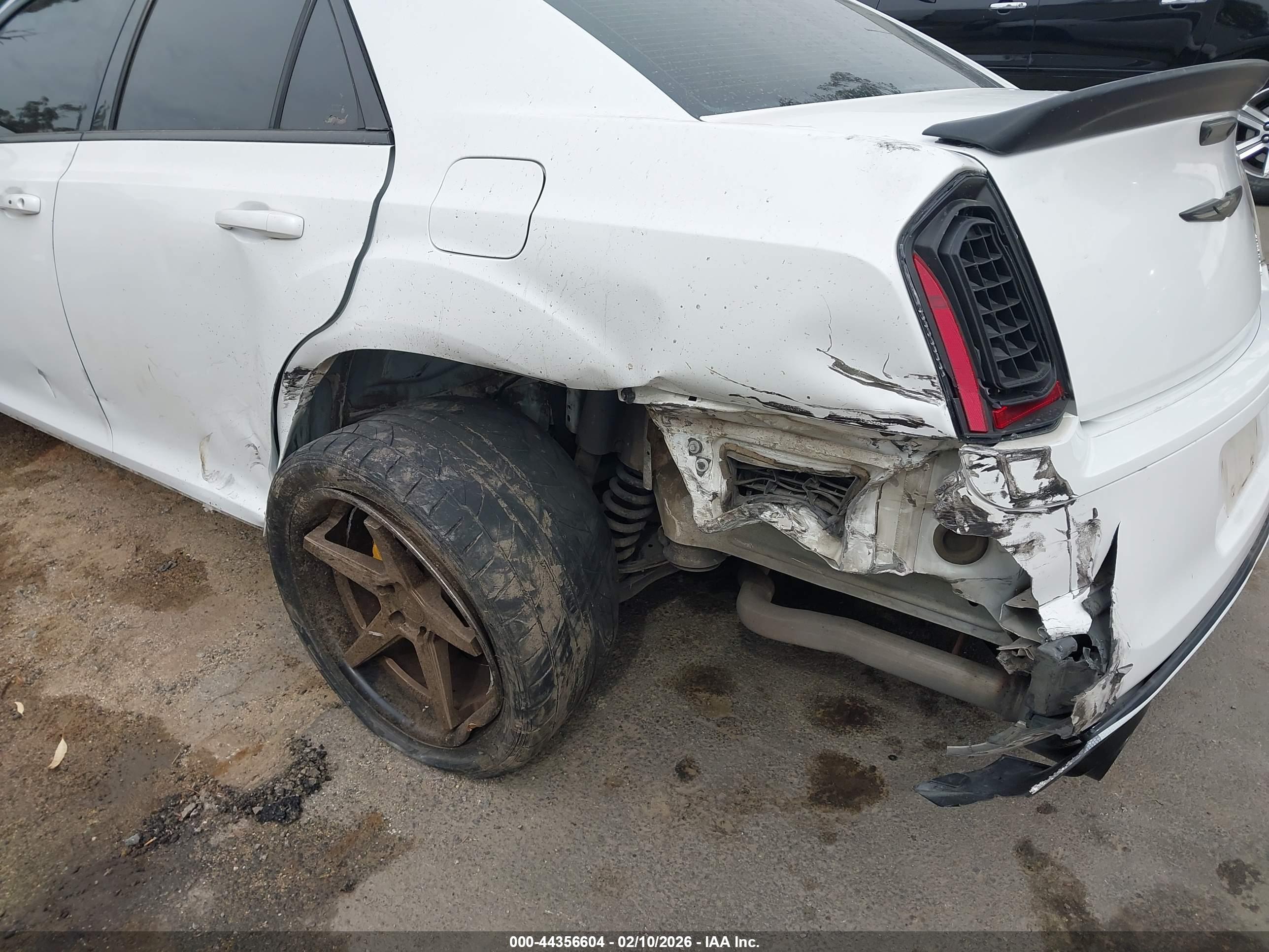 CHRYSLER 300 image 6