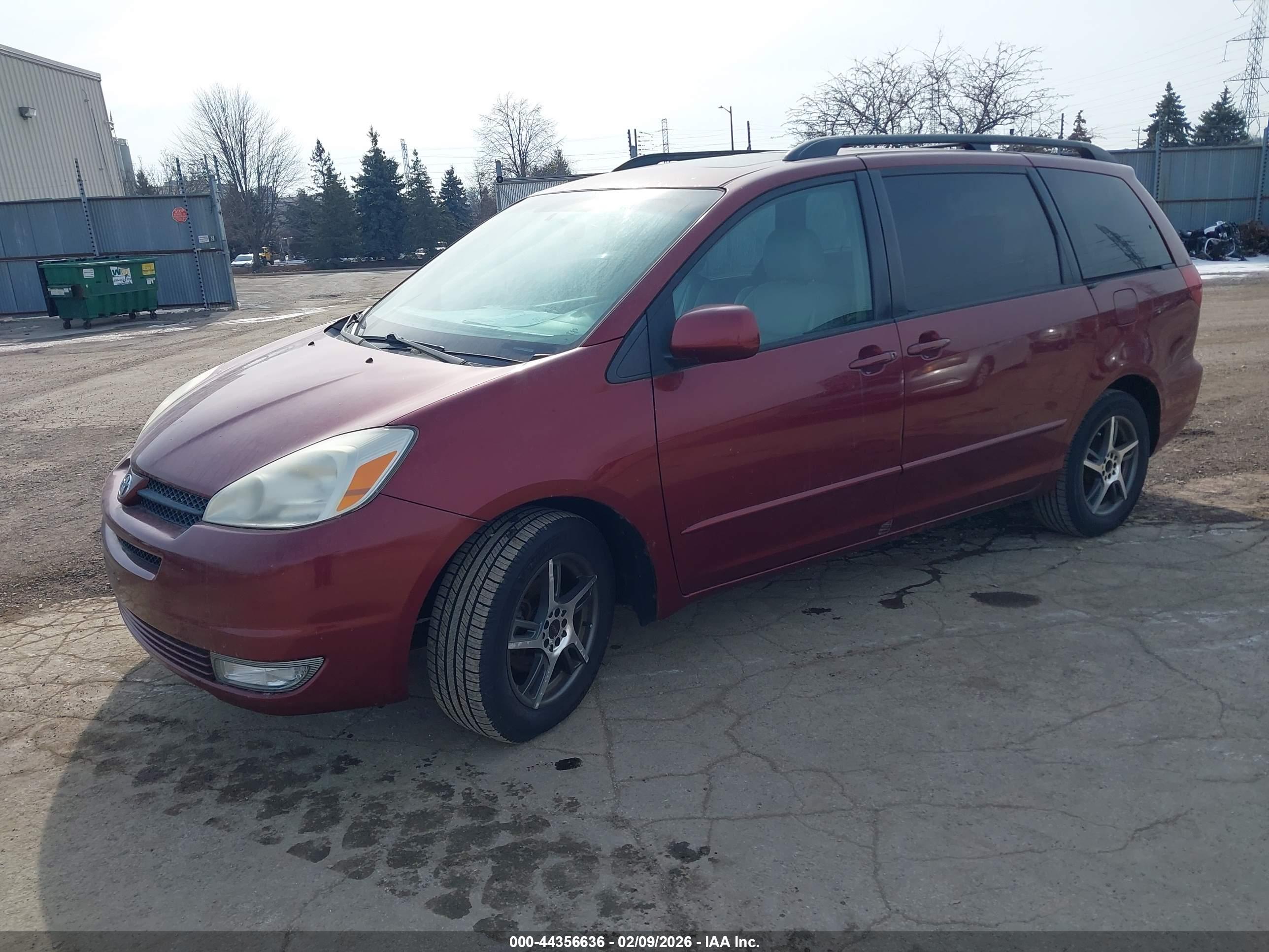 TOYOTA SIENNA image 2