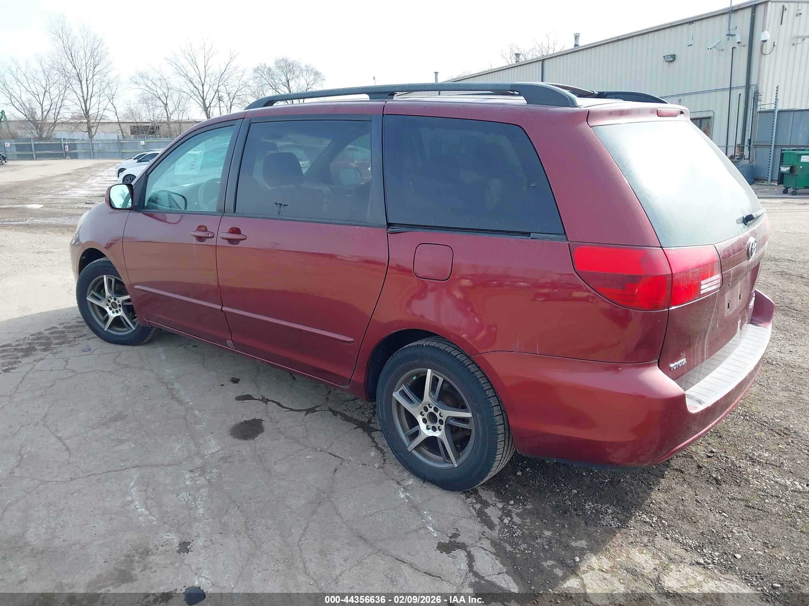 TOYOTA SIENNA image 3