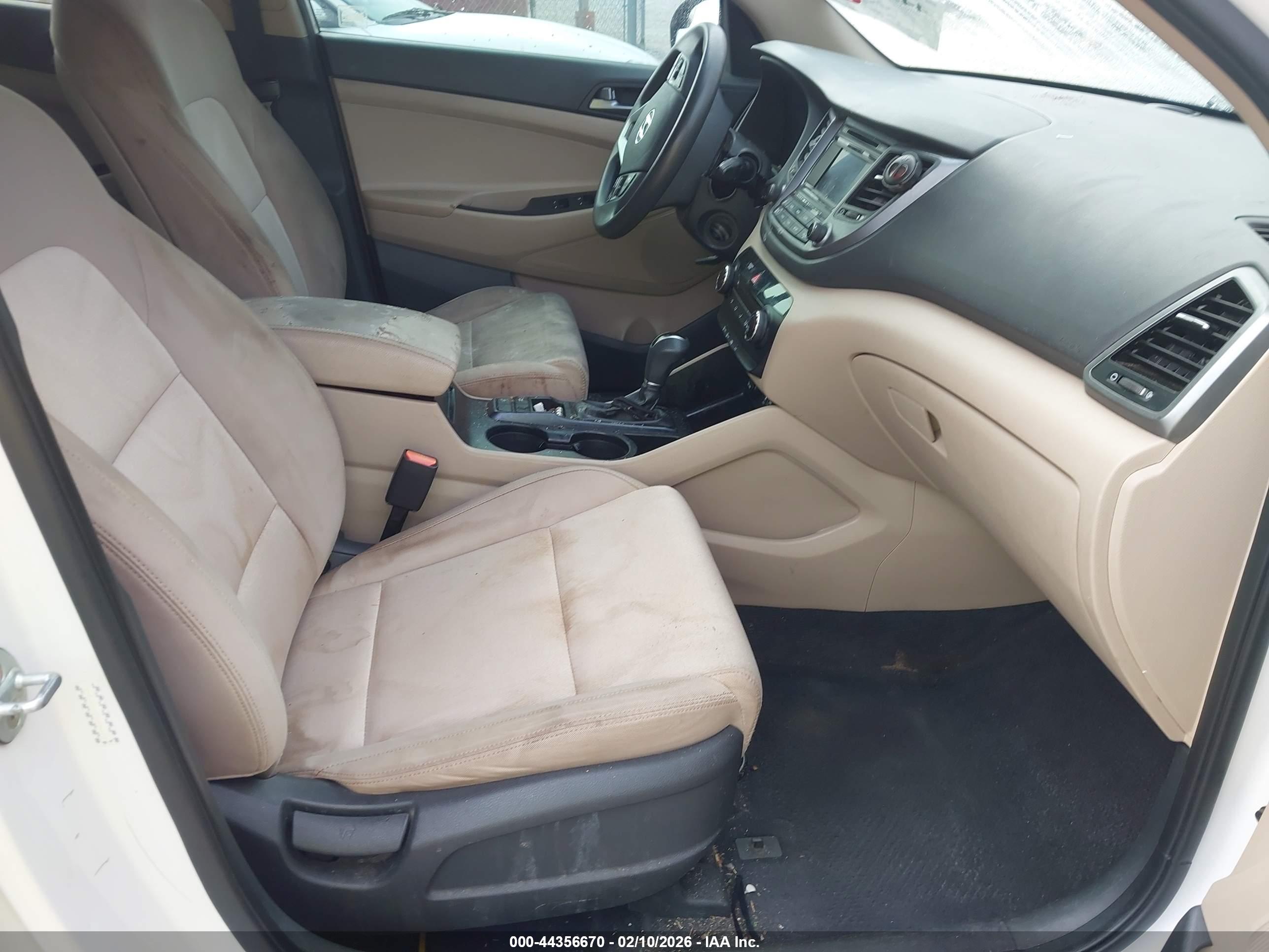 HYUNDAI TUCSON image 5