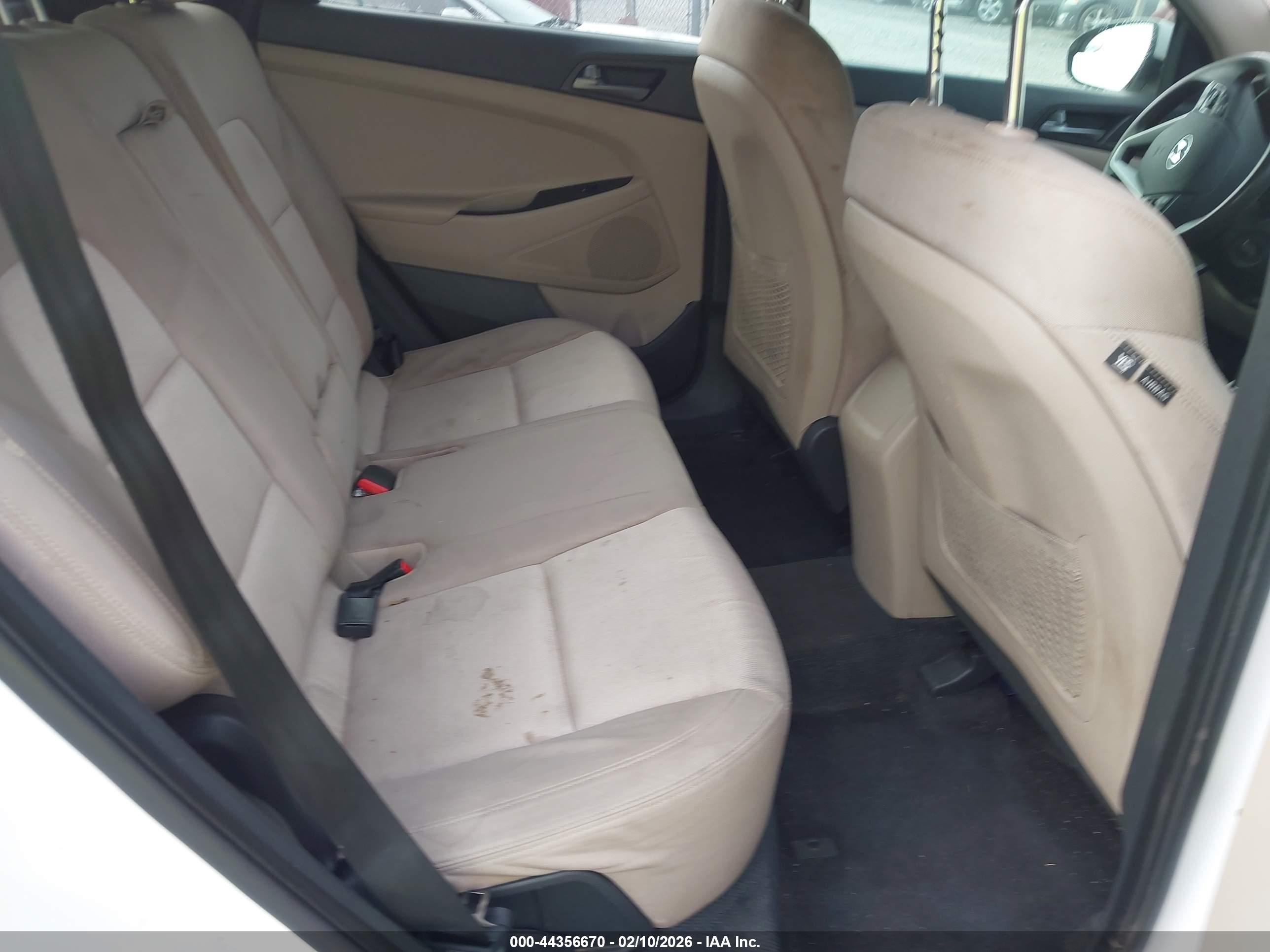 HYUNDAI TUCSON image 8