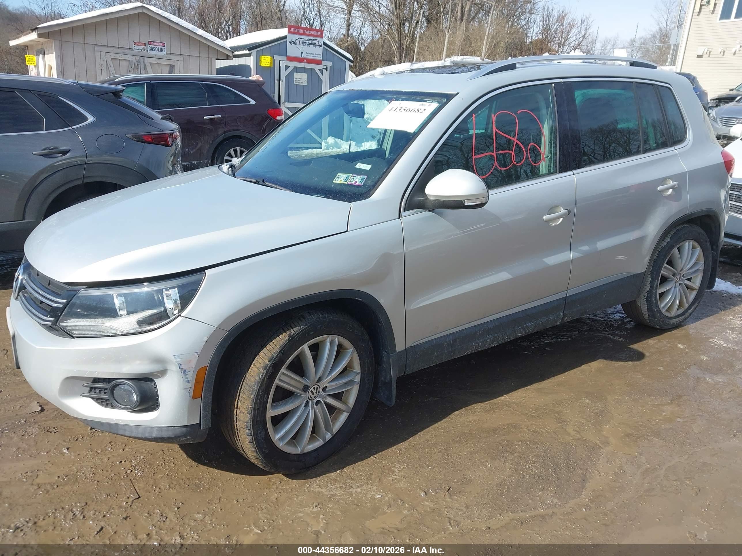 VOLKSWAGEN TIGUAN image 2