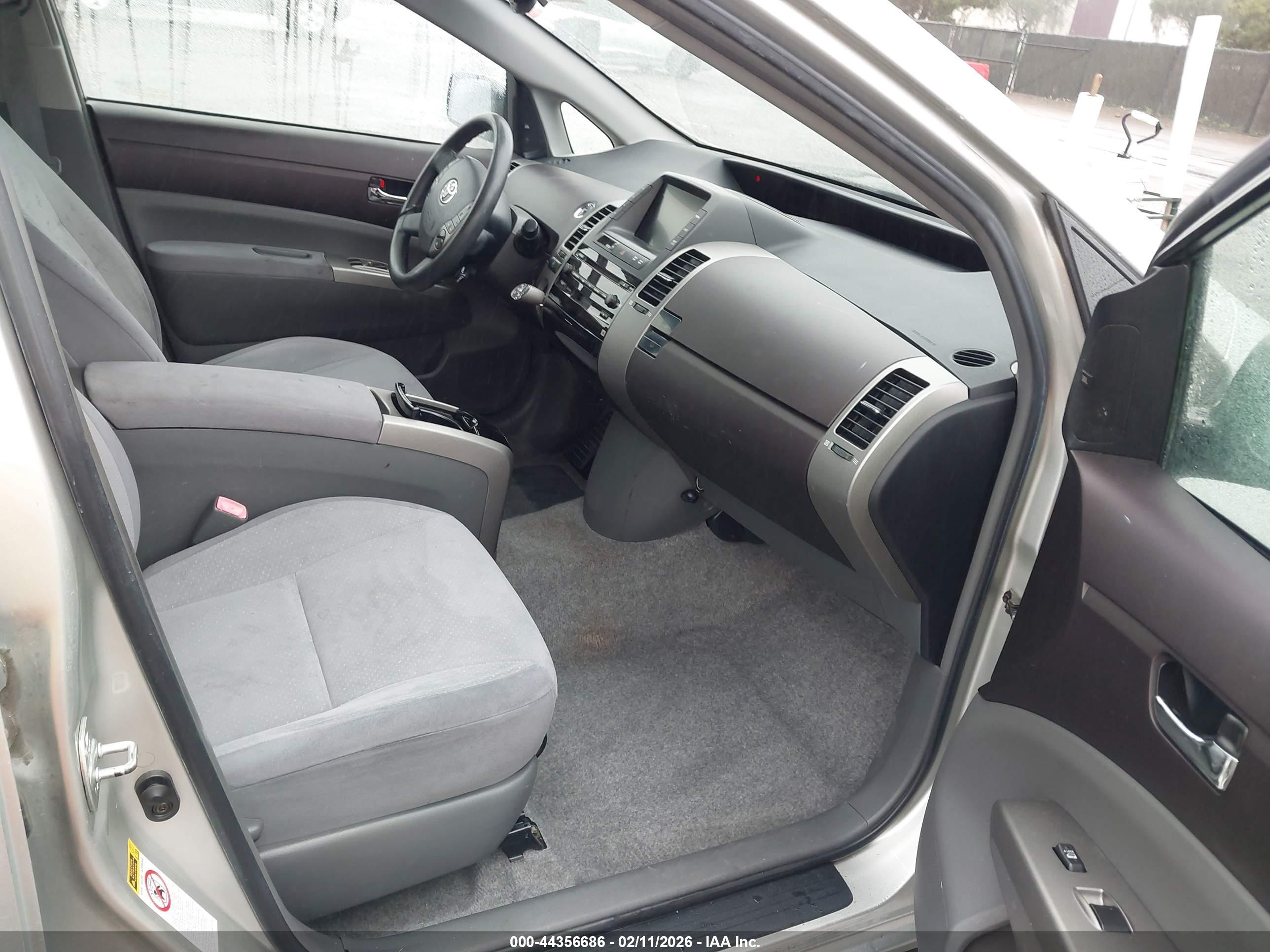 TOYOTA PRIUS image 5