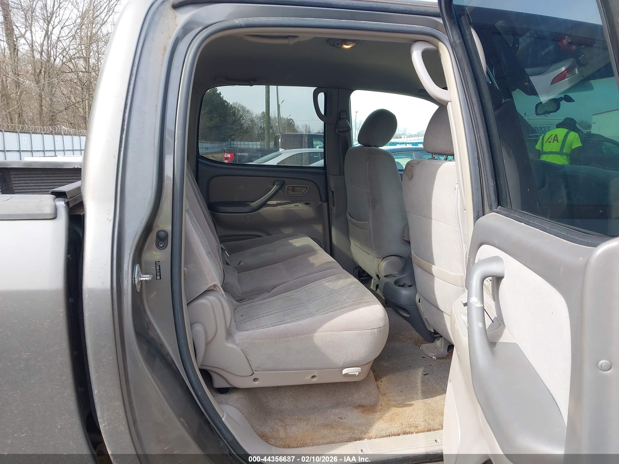 TOYOTA TUNDRA image 8