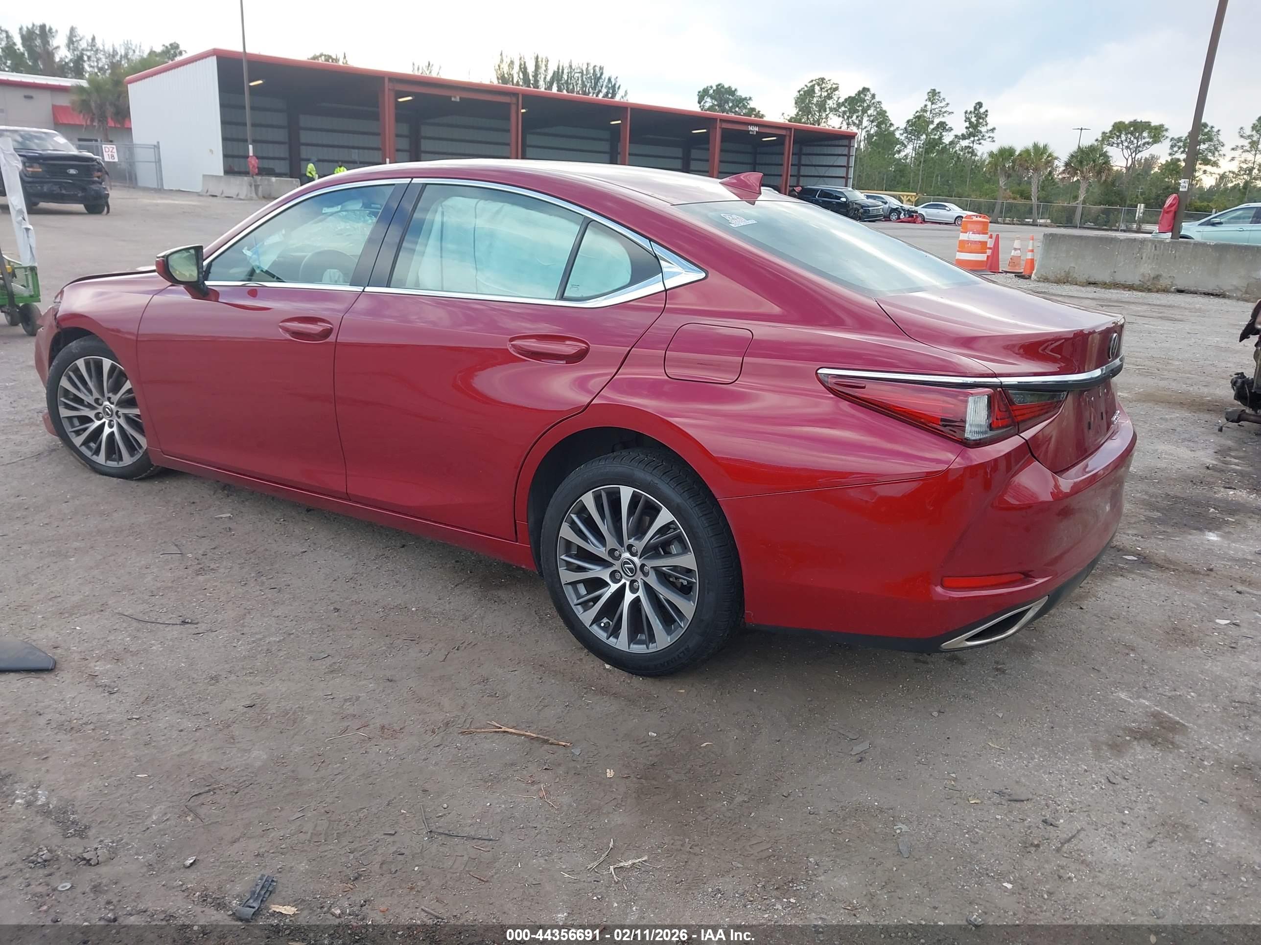 LEXUS ES image 3