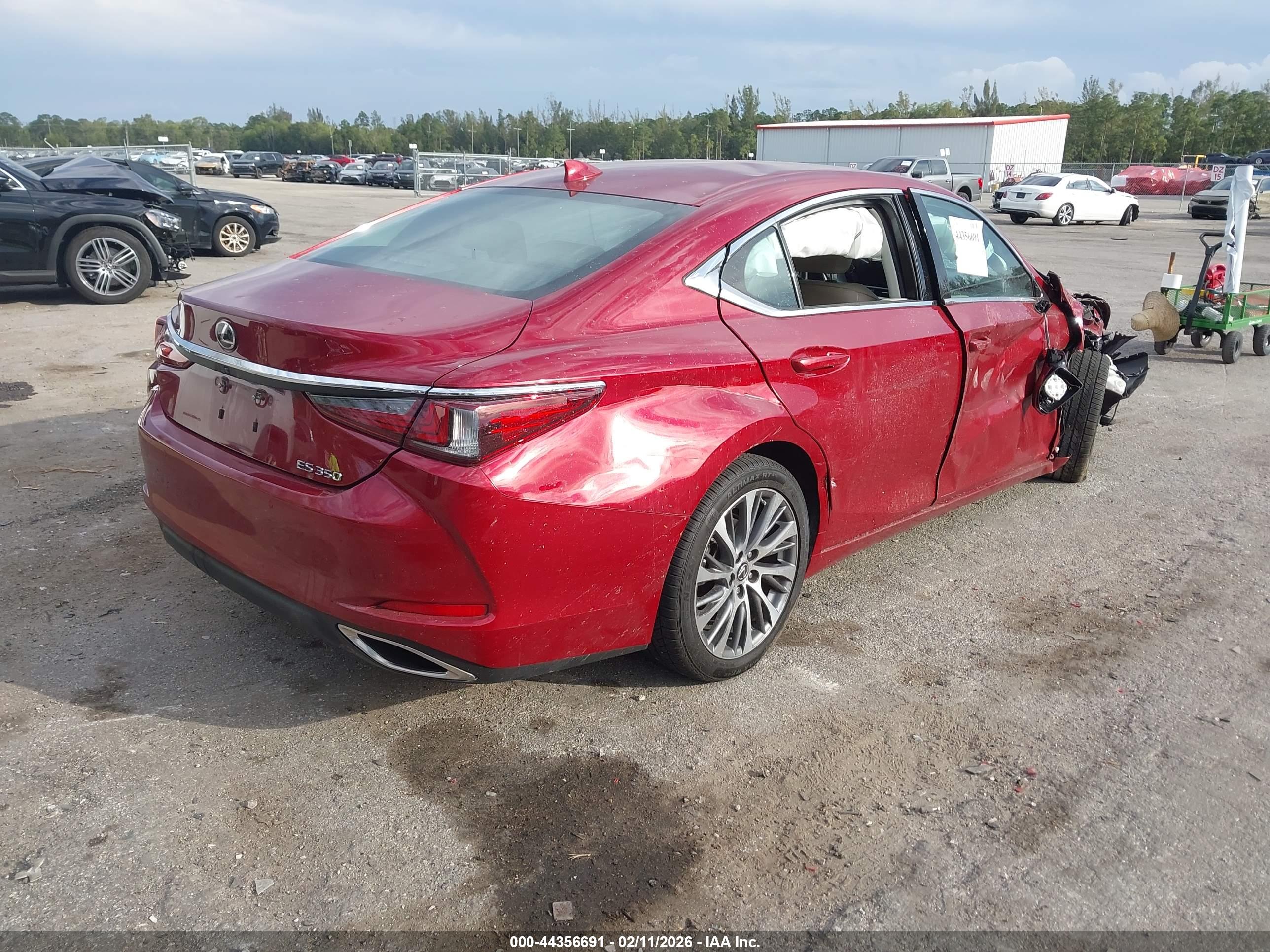 LEXUS ES image 4