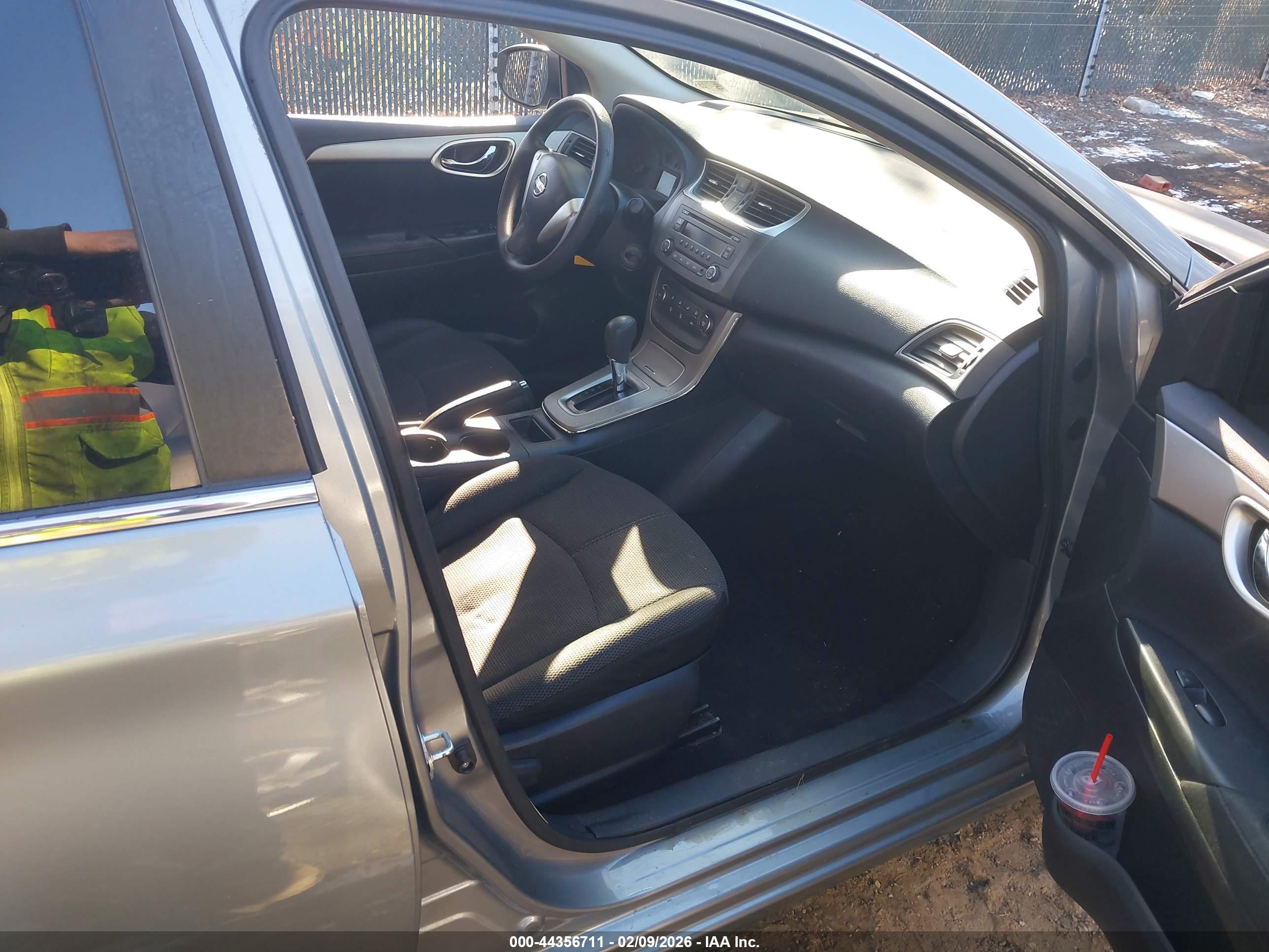 NISSAN SENTRA image 5