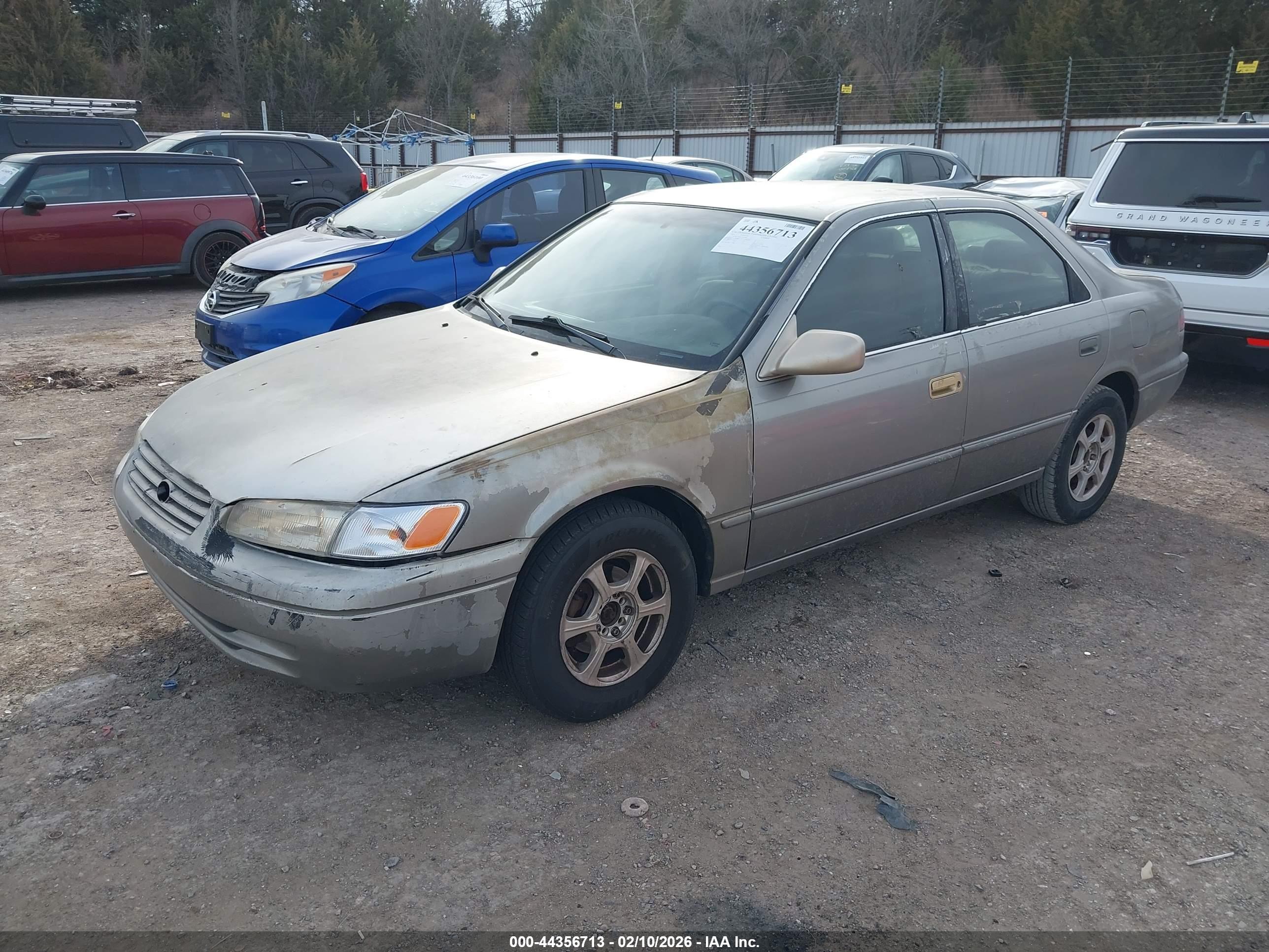 TOYOTA CAMRY image 2