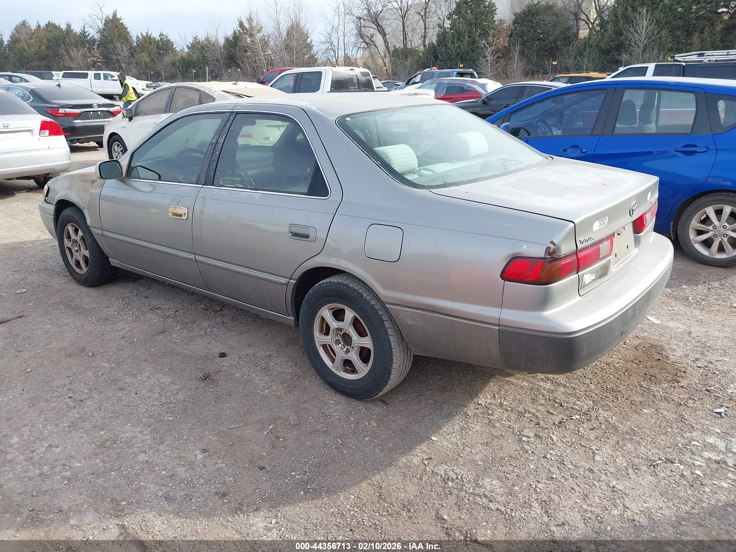 TOYOTA CAMRY image 3