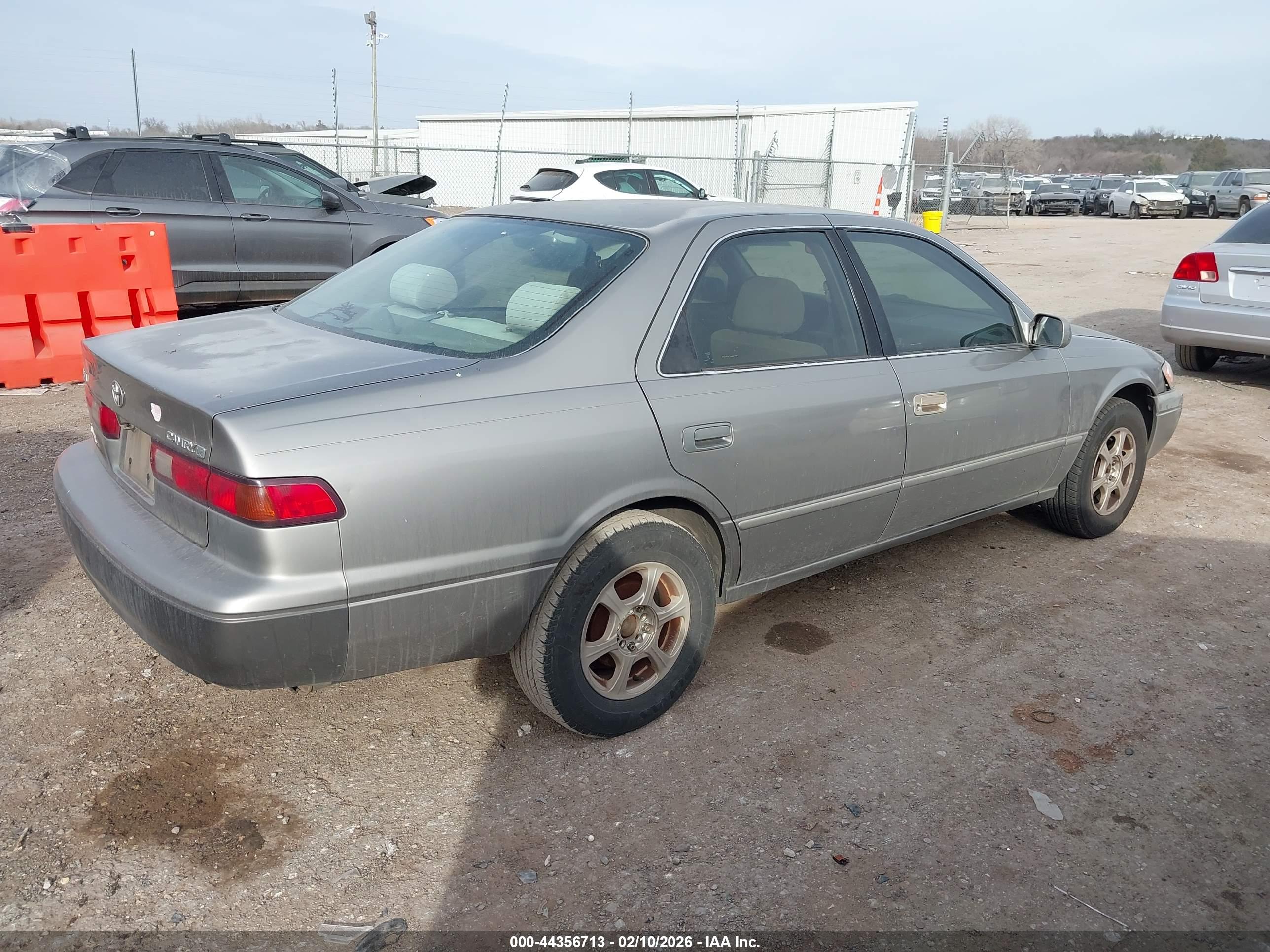 TOYOTA CAMRY image 4