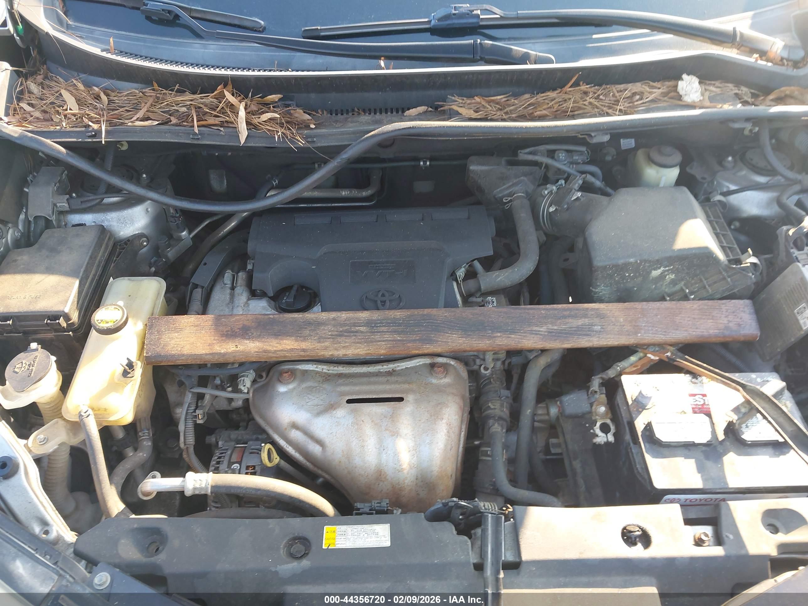 TOYOTA RAV4 image 10