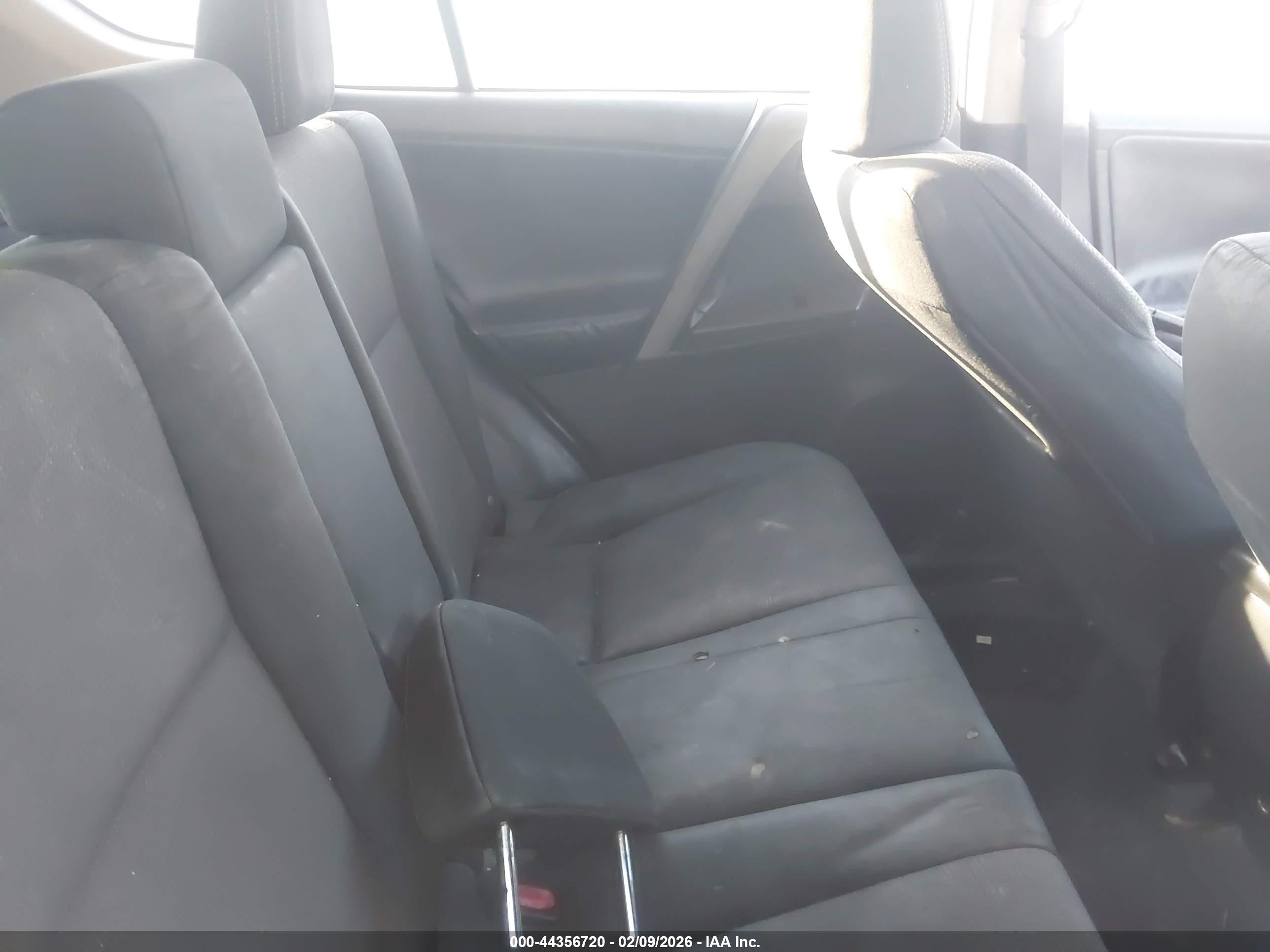 TOYOTA RAV4 image 8