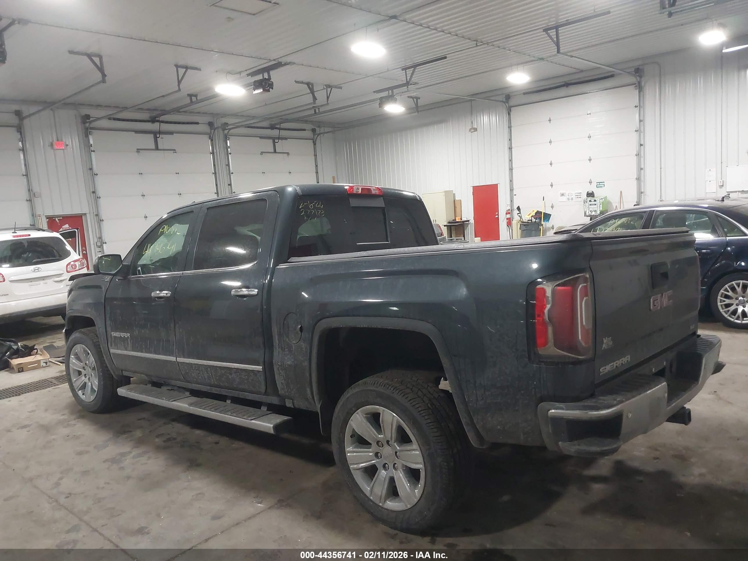 GMC SIERRA image 3