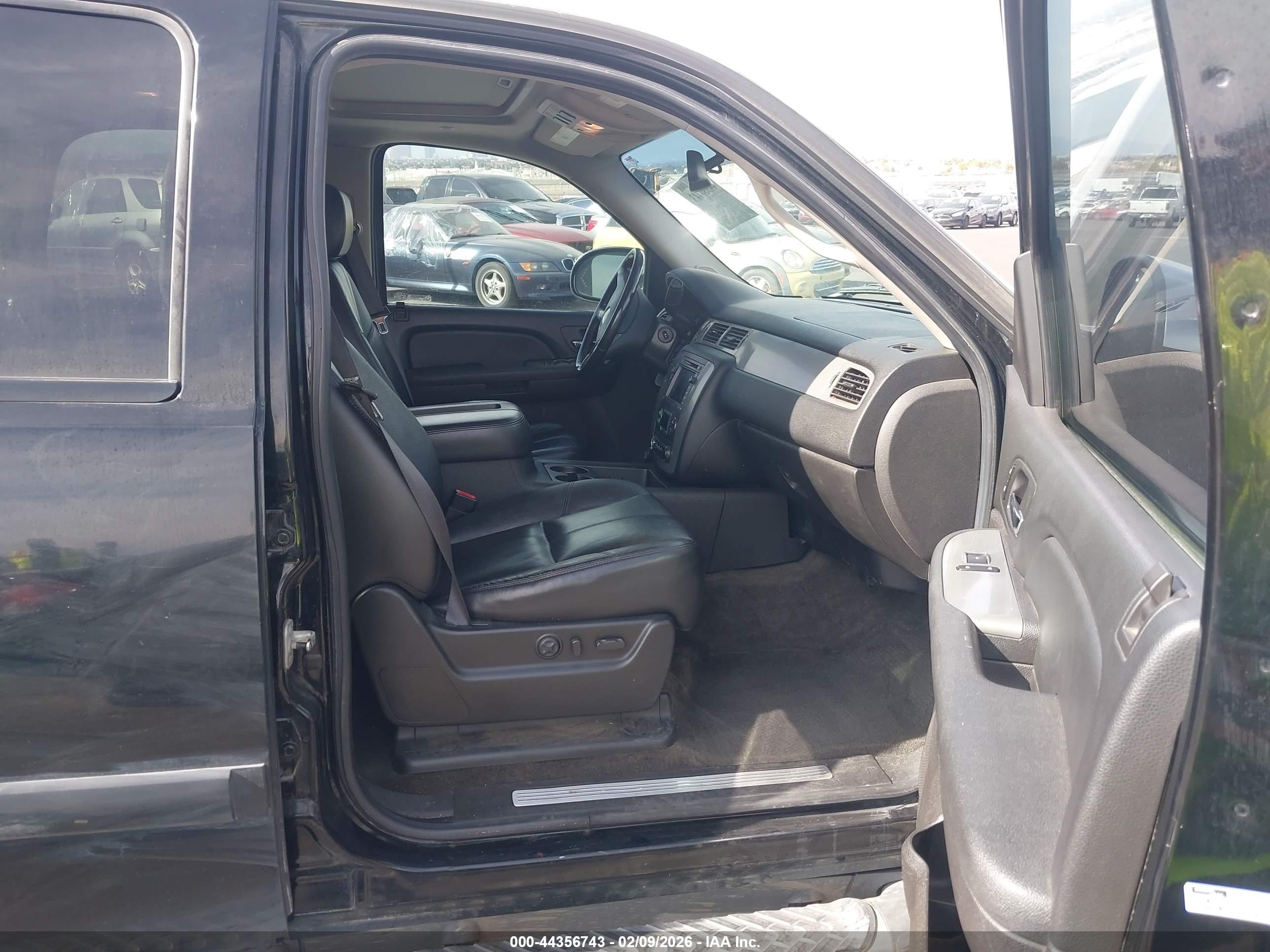 CHEVROLET TAHOE image 5