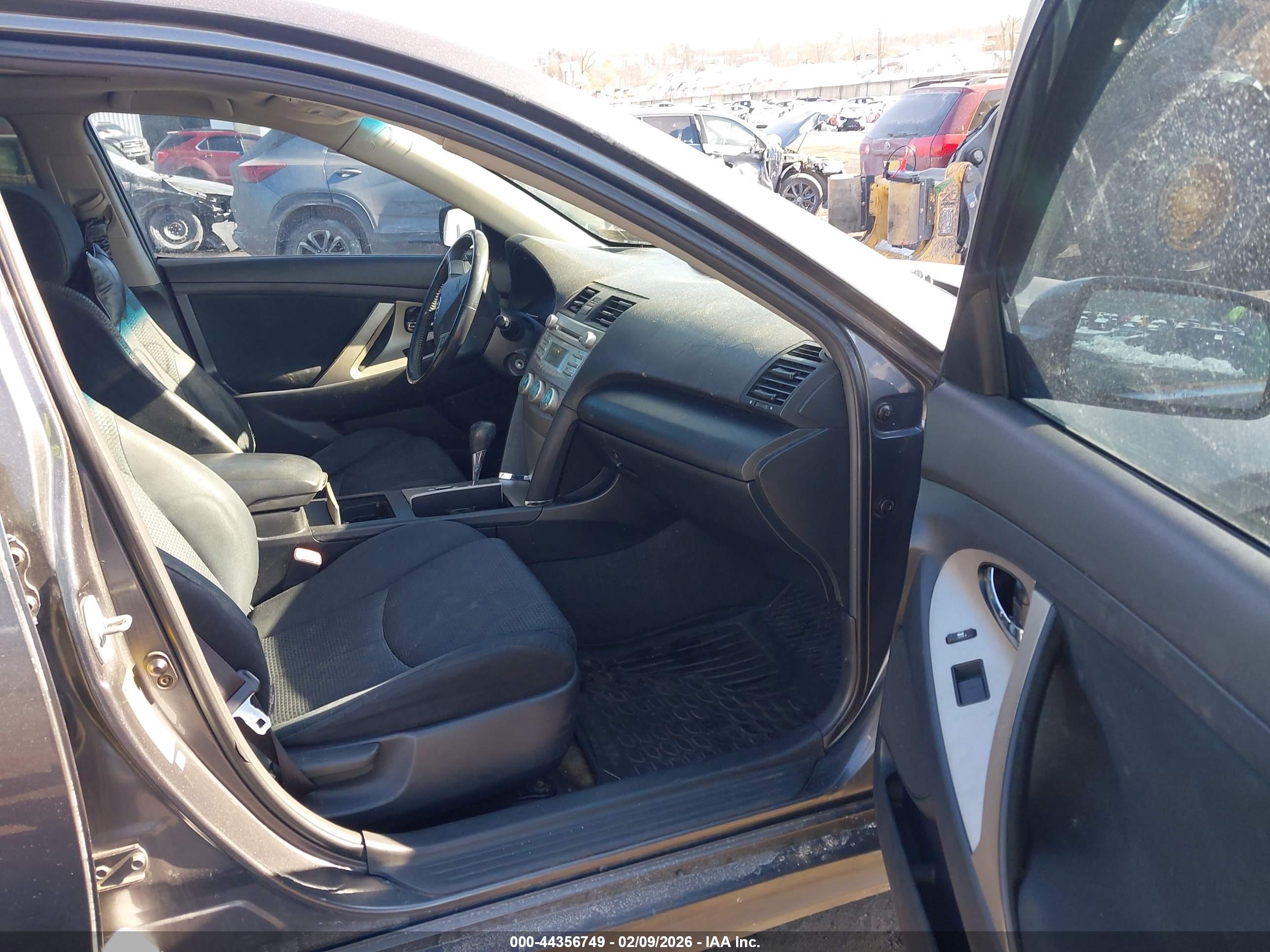 TOYOTA CAMRY image 5