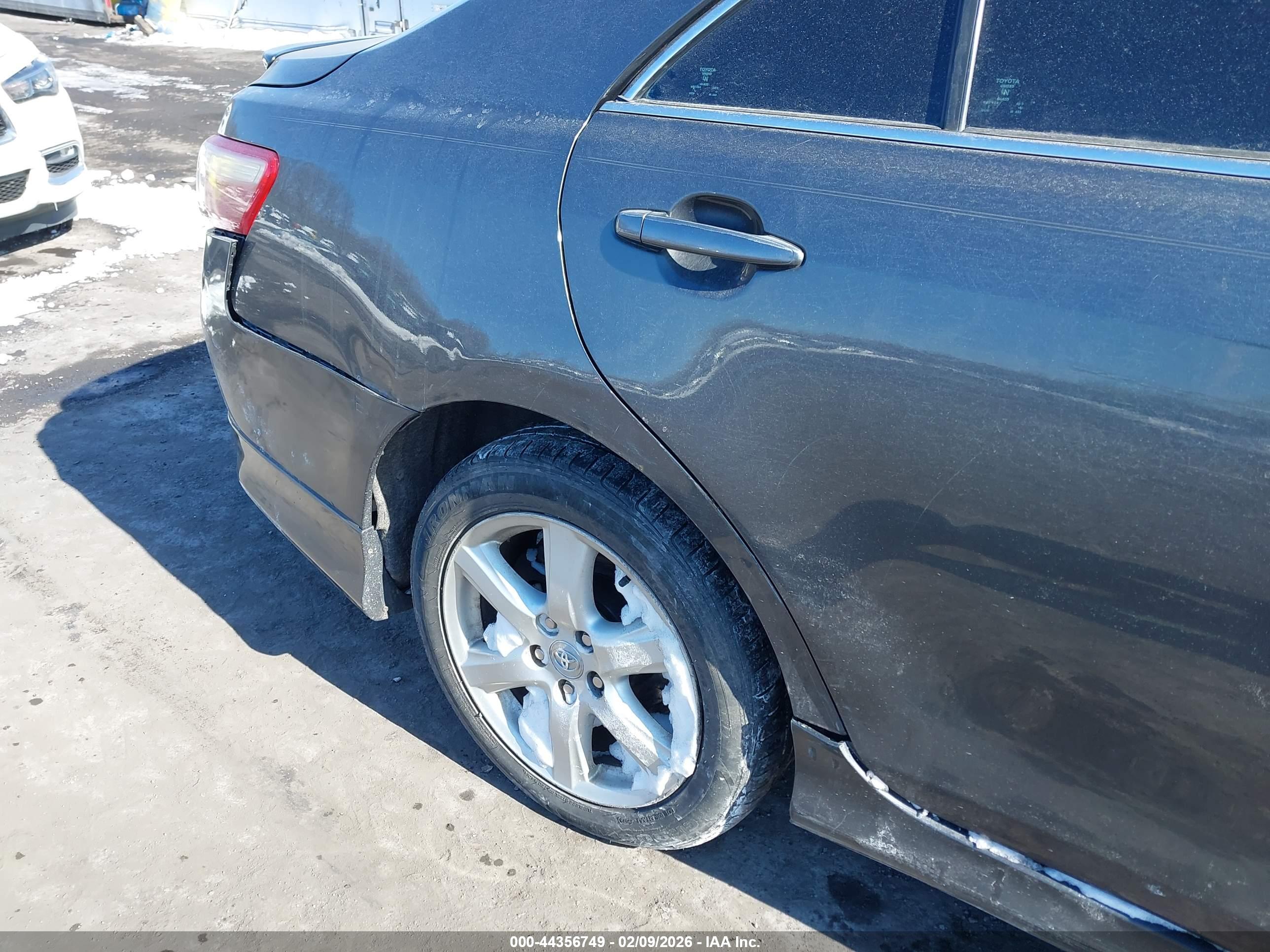 TOYOTA CAMRY image 6