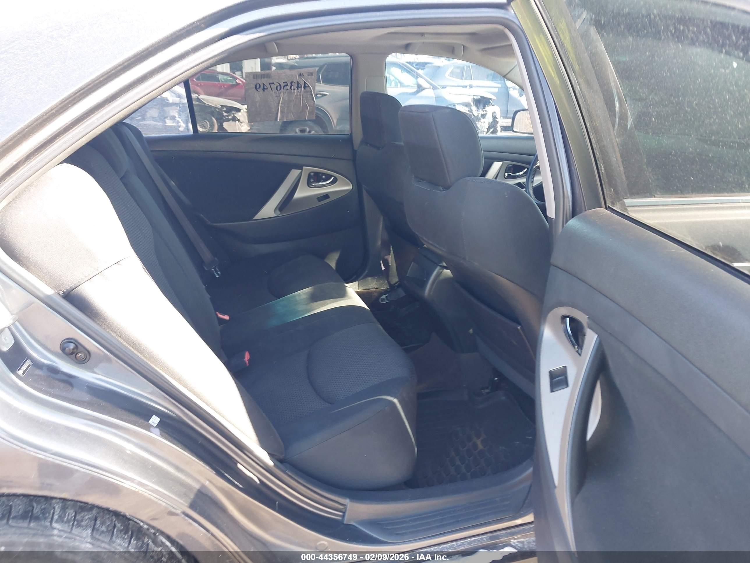 TOYOTA CAMRY image 8