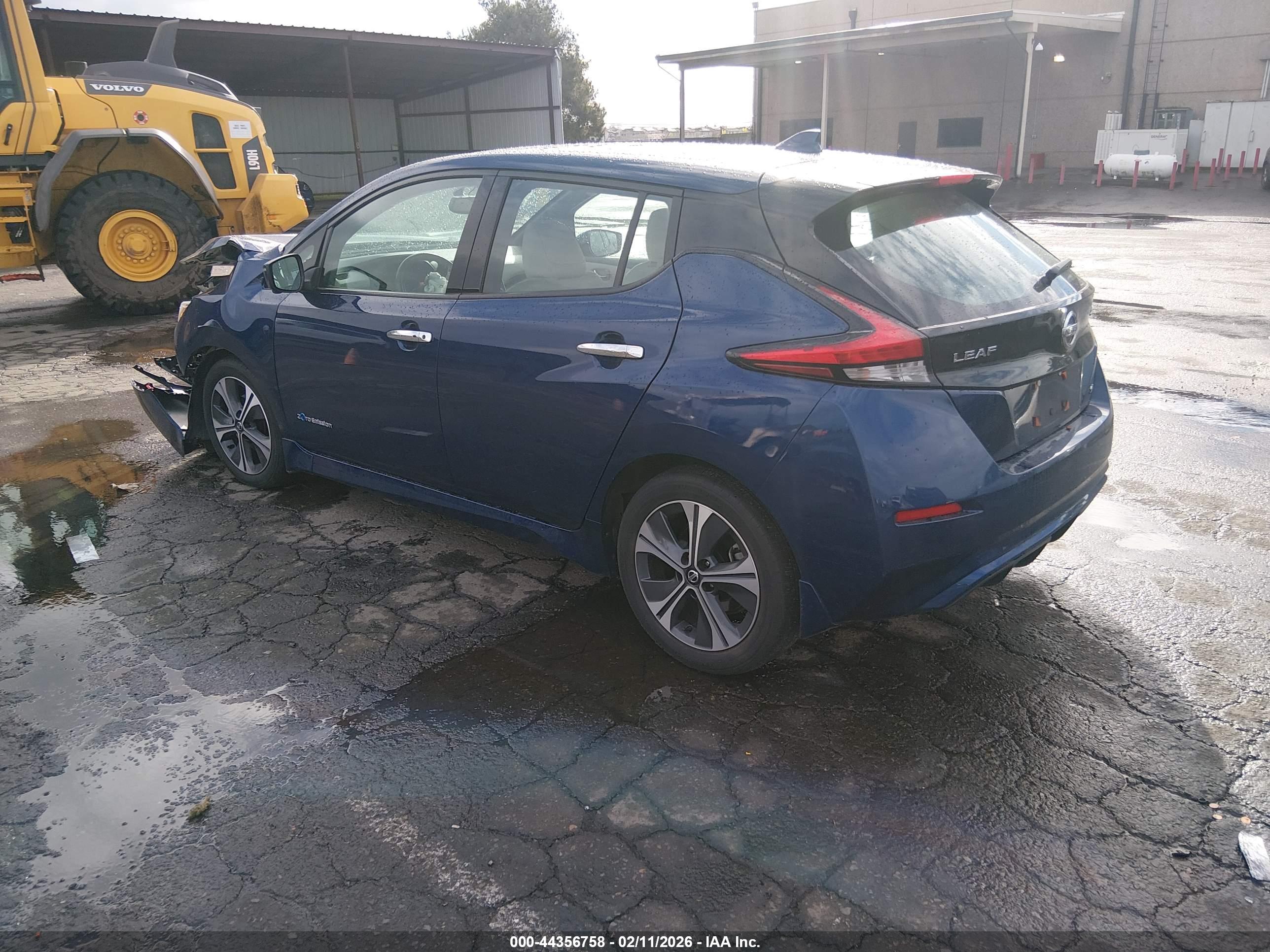 NISSAN LEAF image 3